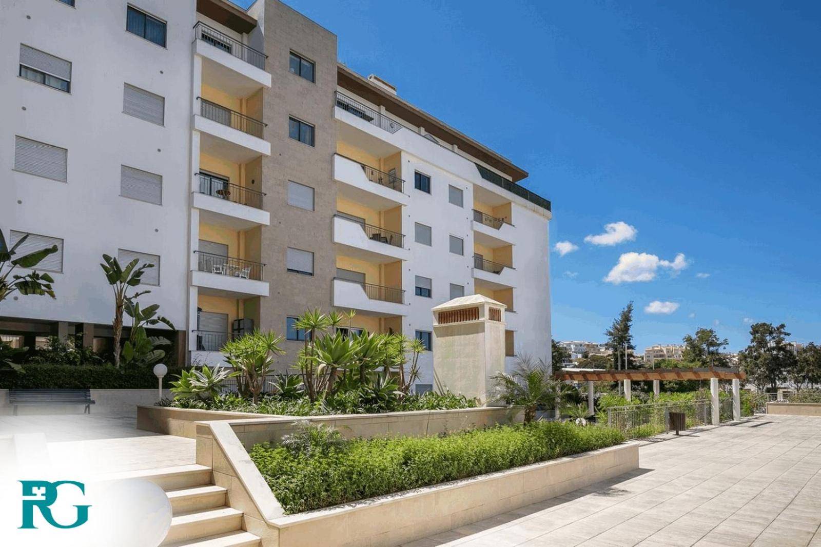 Central Apartment with Pools and Parking #1934 view 5