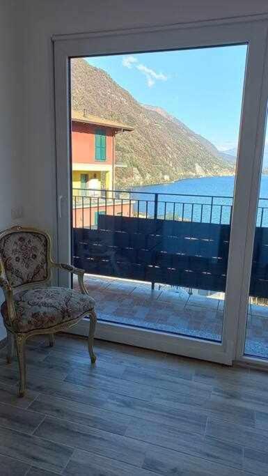 Una terrazza sul lago view 3