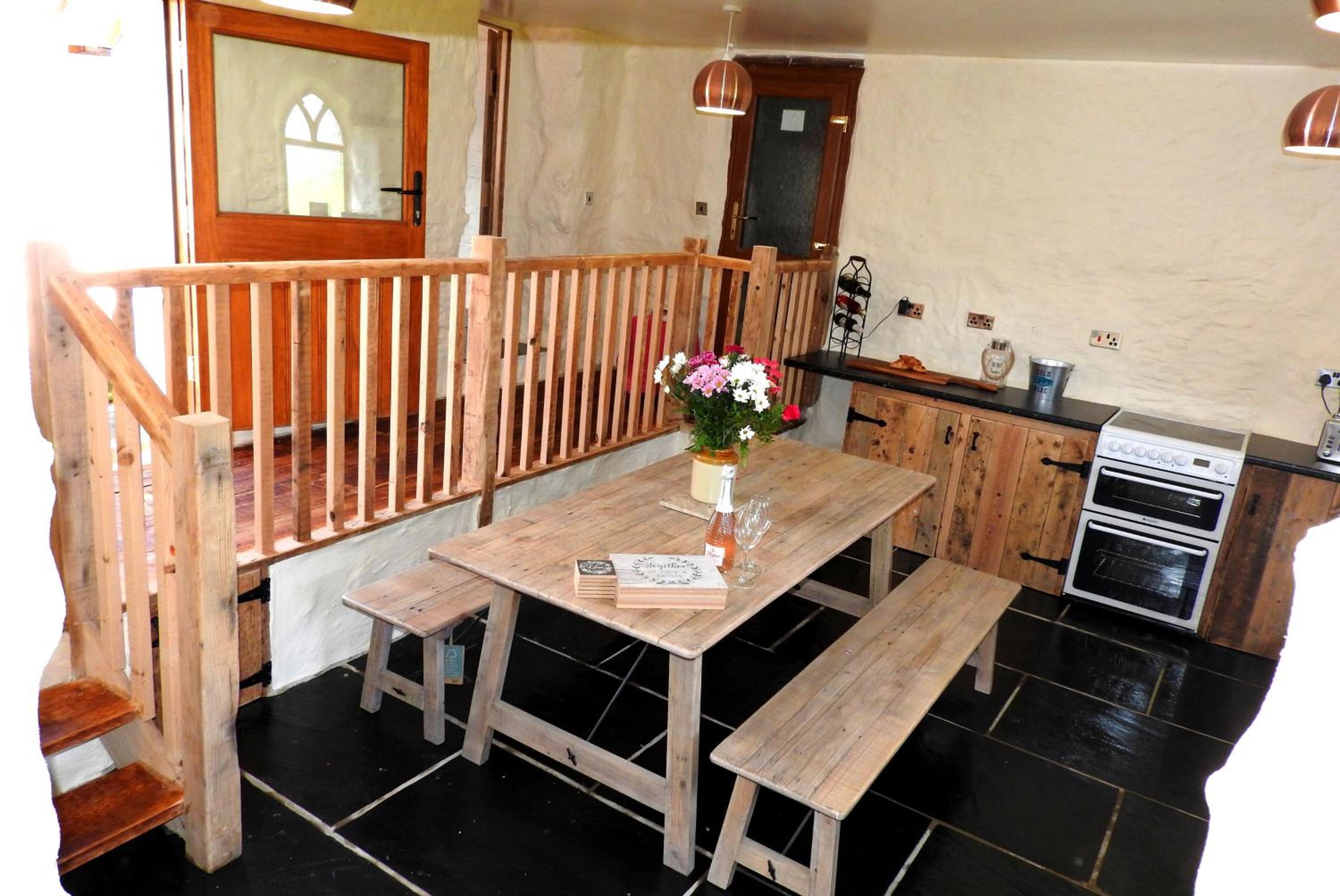 SAUNTON SUNSHINE COTTAGE 3 Bedrooms