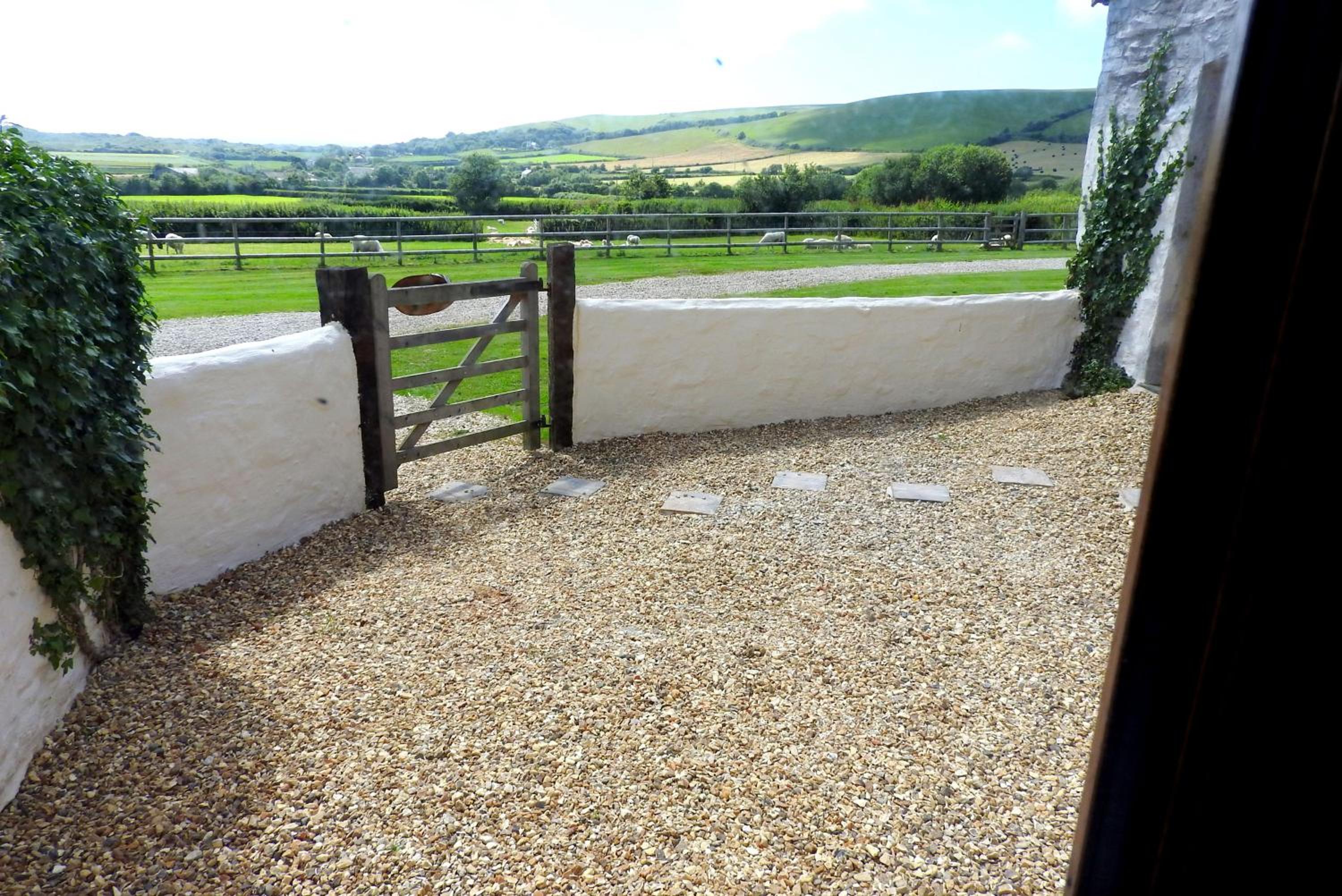 SAUNTON SUNSHINE COTTAGE 3 Bedrooms
