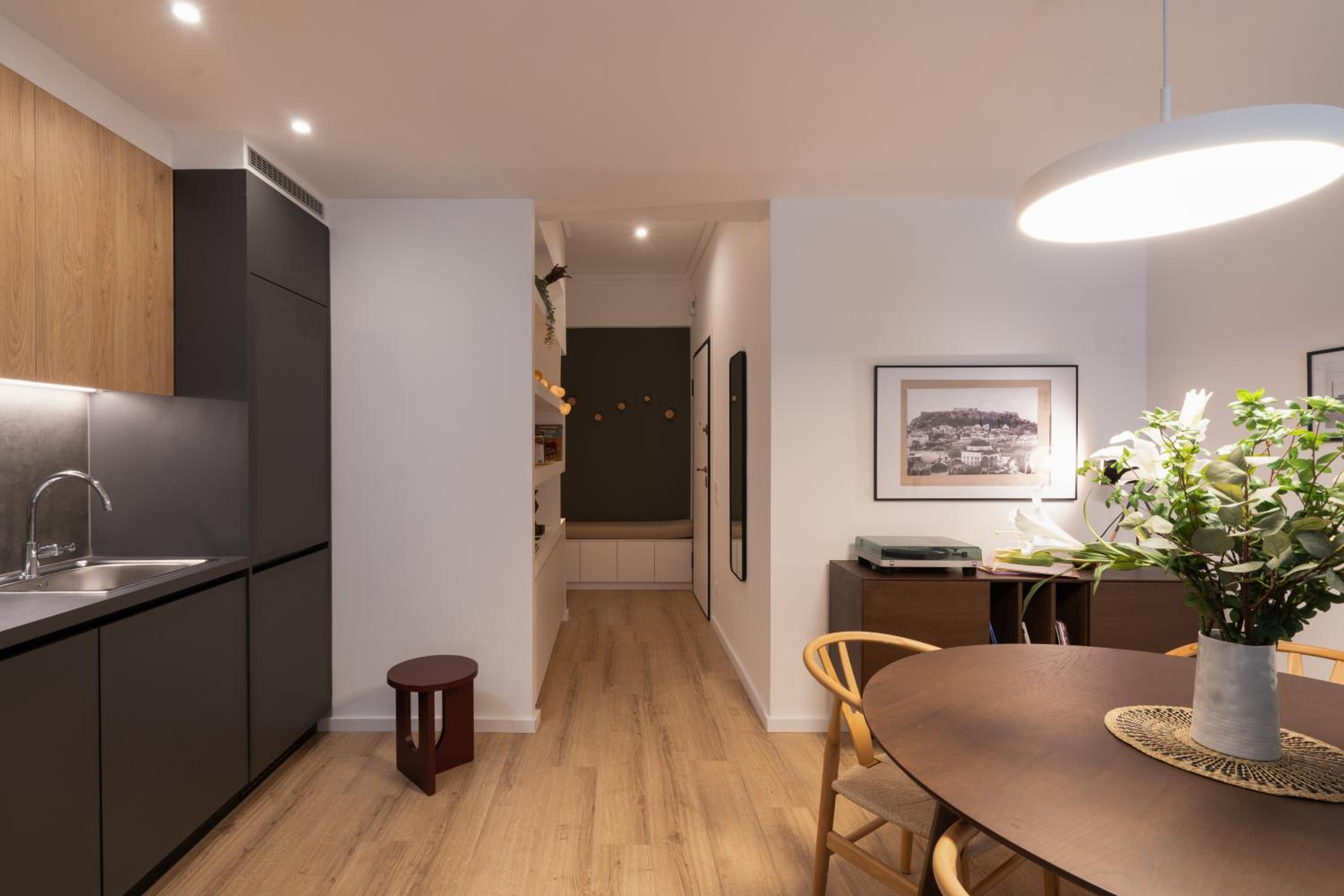 Unique 2 Bedrooms Apartment, Steps to Plaka and City center