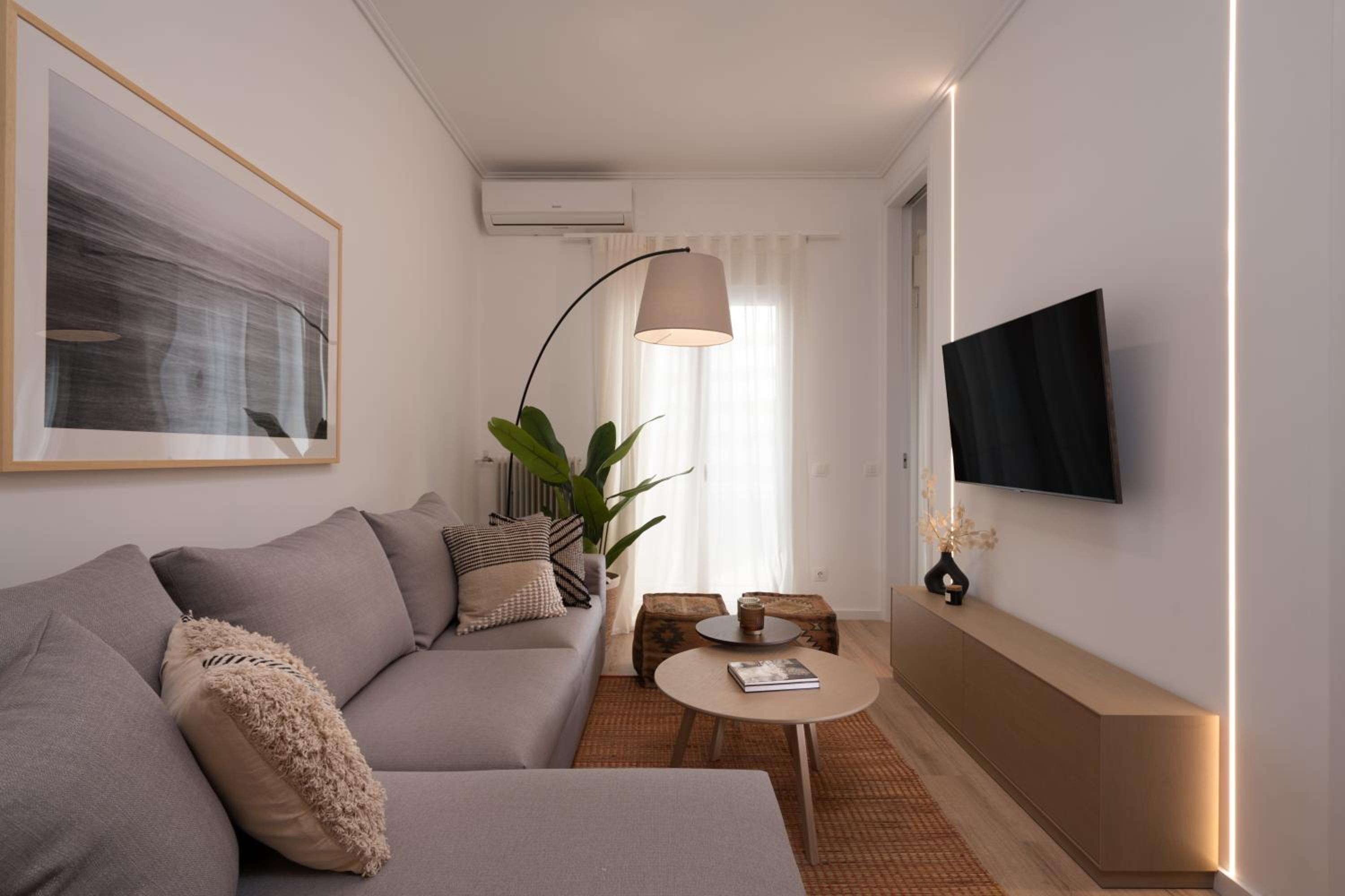 Unique 2 Bedrooms Apartment, Steps to Plaka and City center