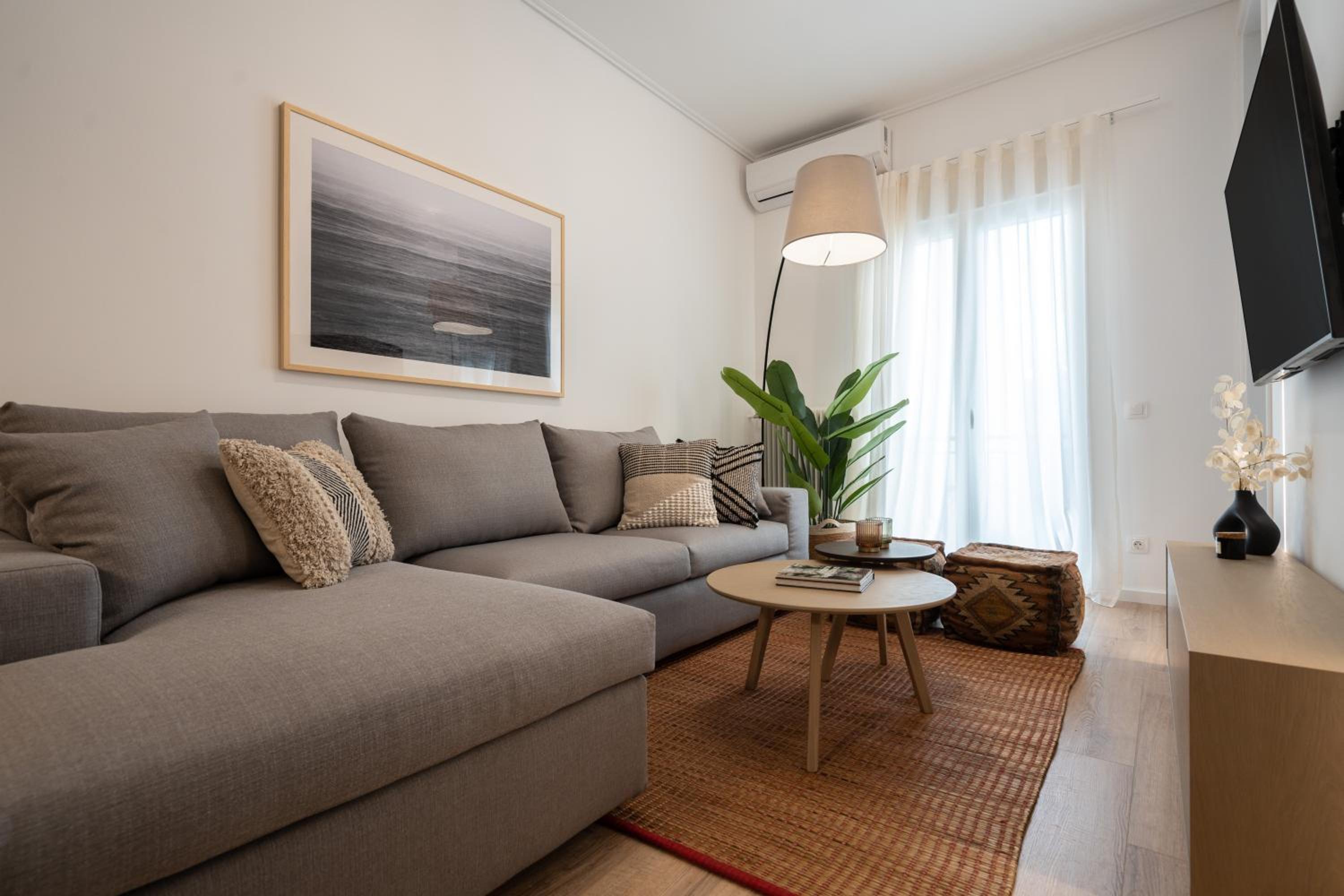 Unique 2 Bedrooms Apartment, Steps to Plaka and City center