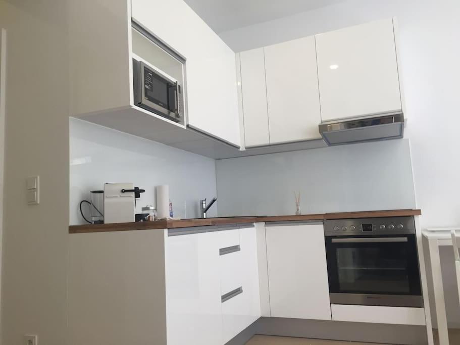 NEW Apartment - 10 min DOWNTOWN