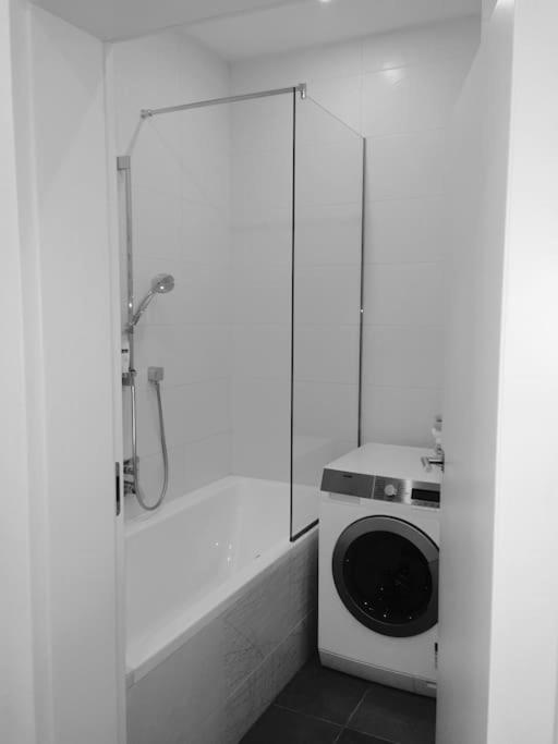 NEW Apartment - 10 min DOWNTOWN