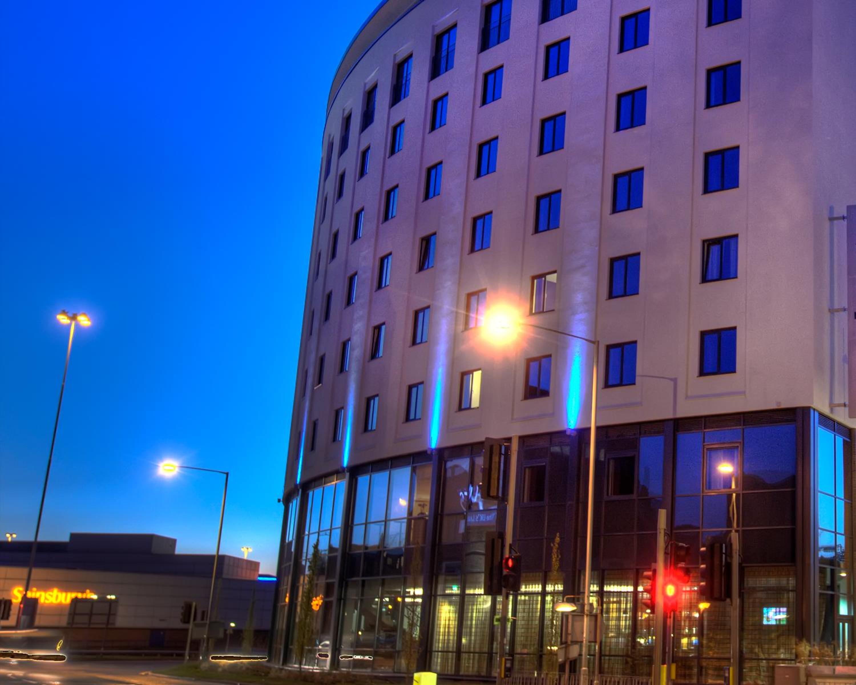 Watford Vacations - Leonardo Hotel London Watford - Property Image 1