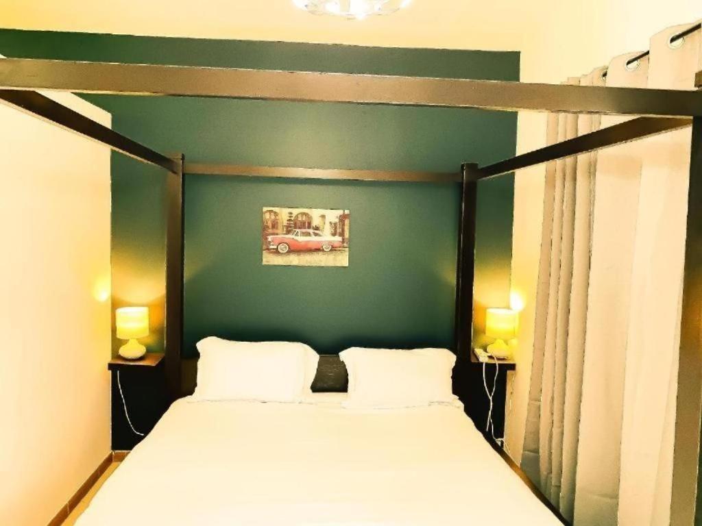 Royal Marina Inn