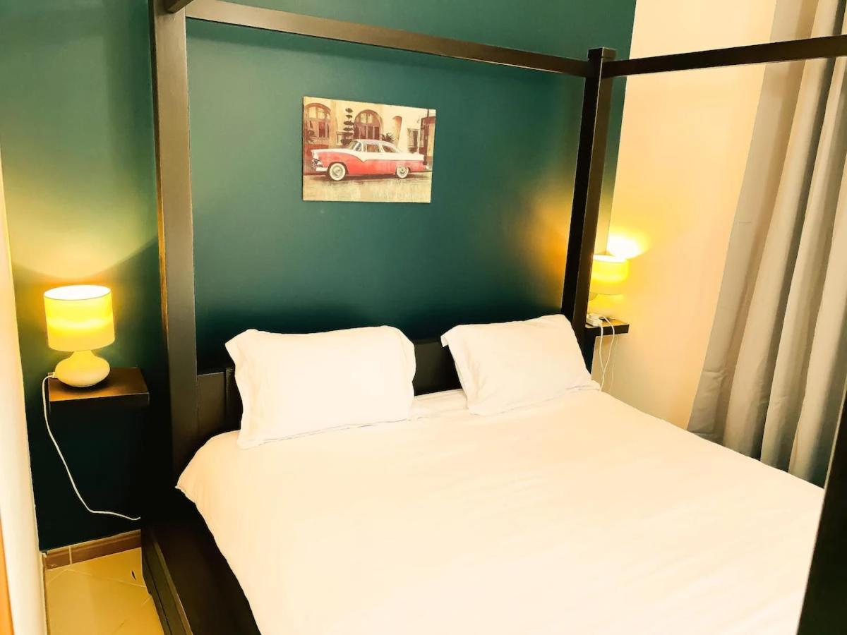 Royal Marina Inn