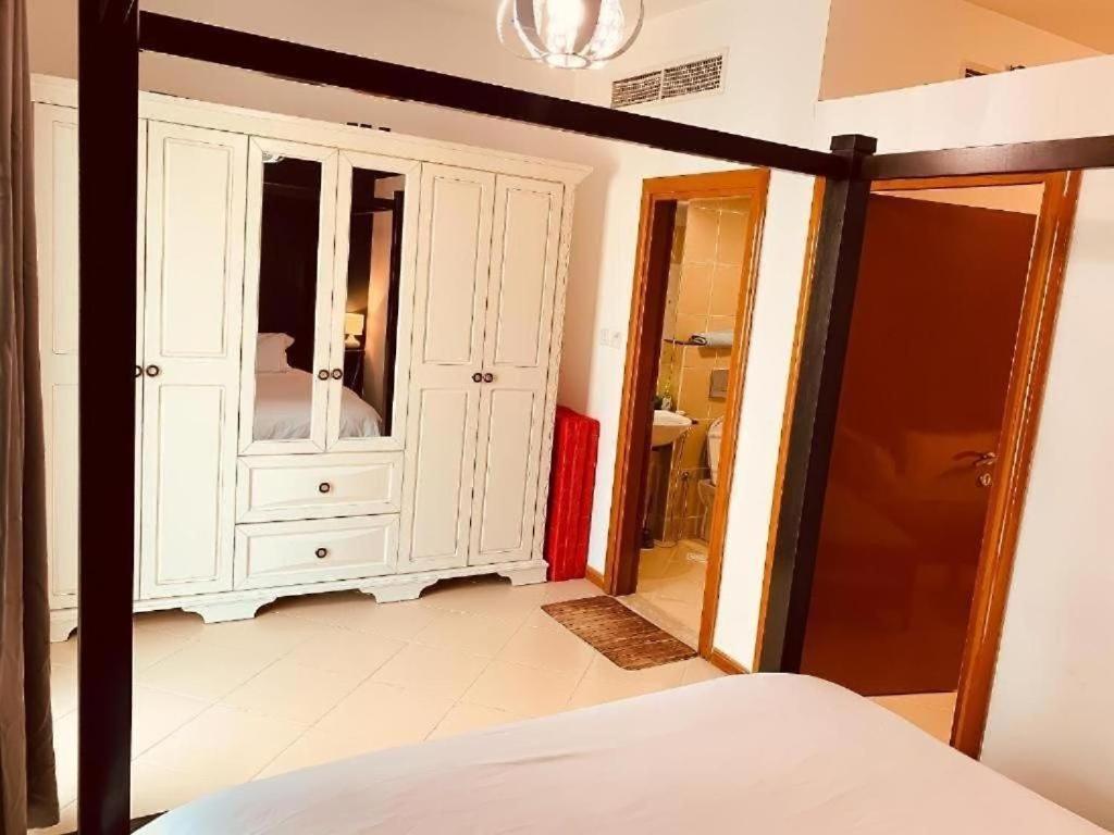 Royal Marina Inn