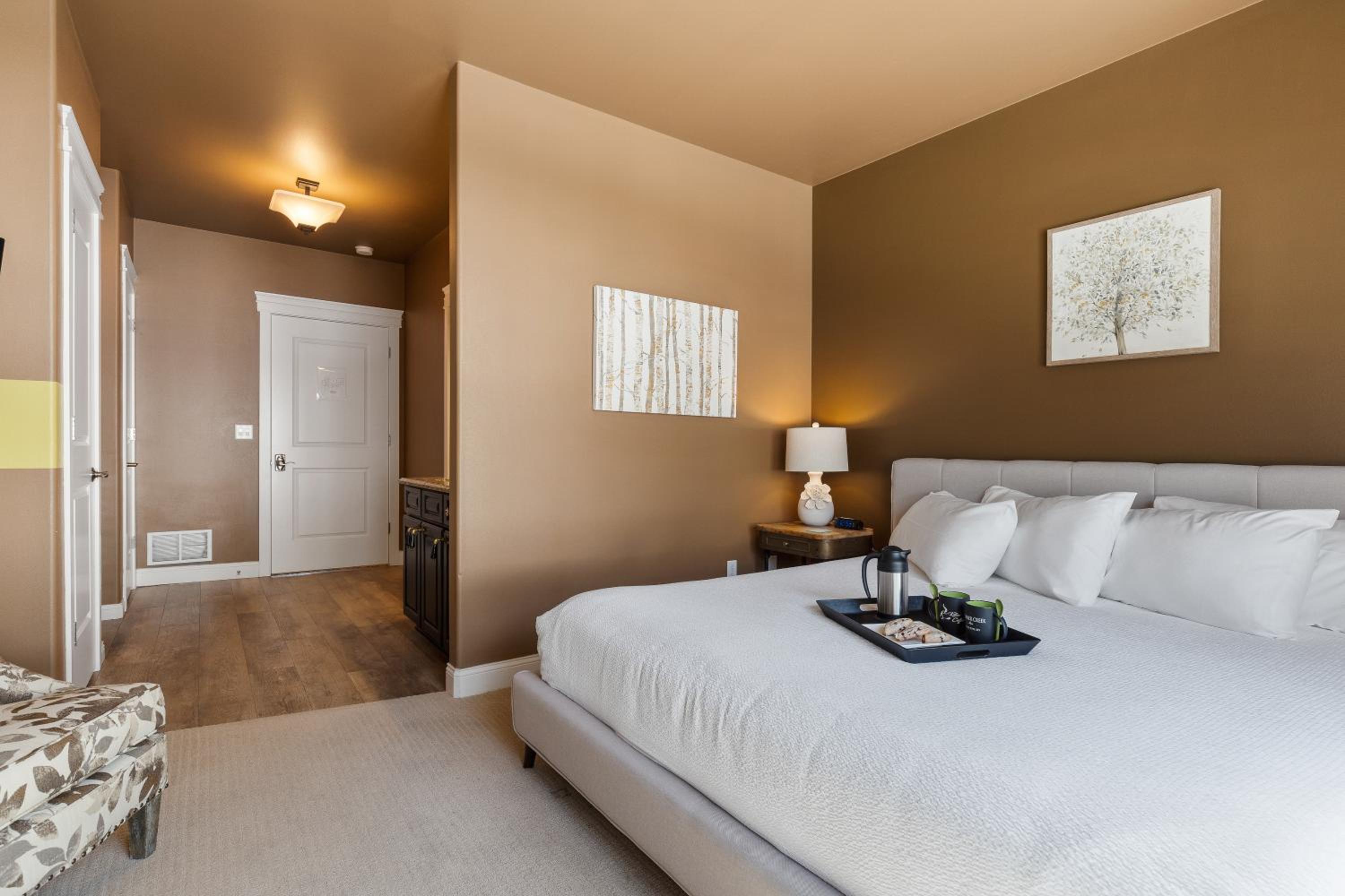 Summer Creek Inn