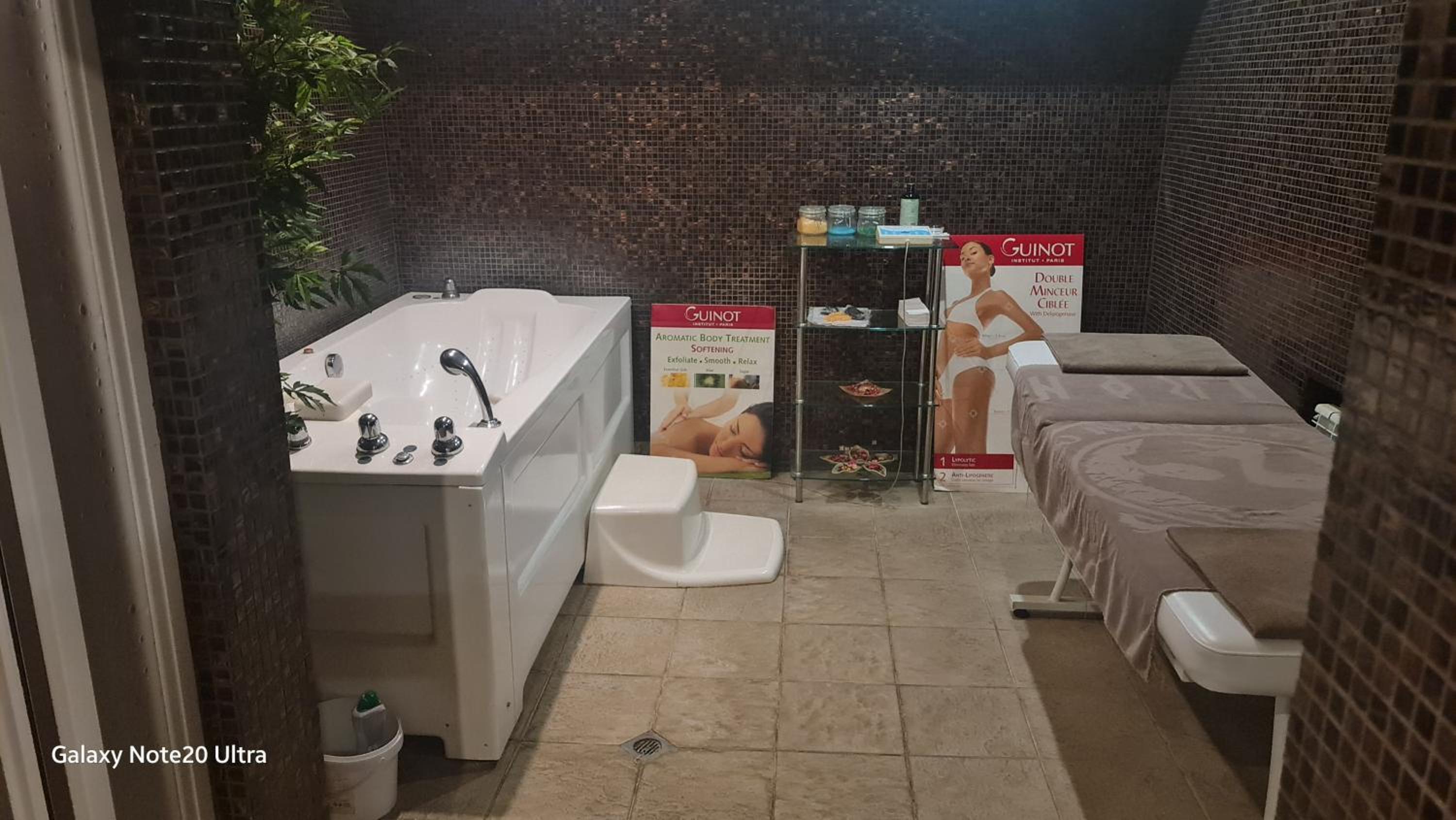 Suite Roma 2 at Spa Club Bor