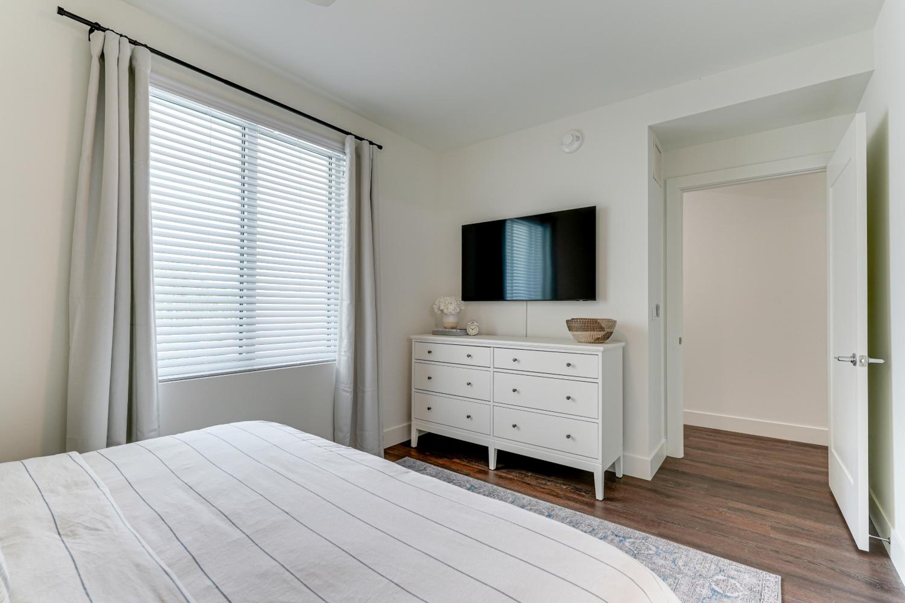 All-New, Waterfront Condo in Downtown Sarasota! view 4