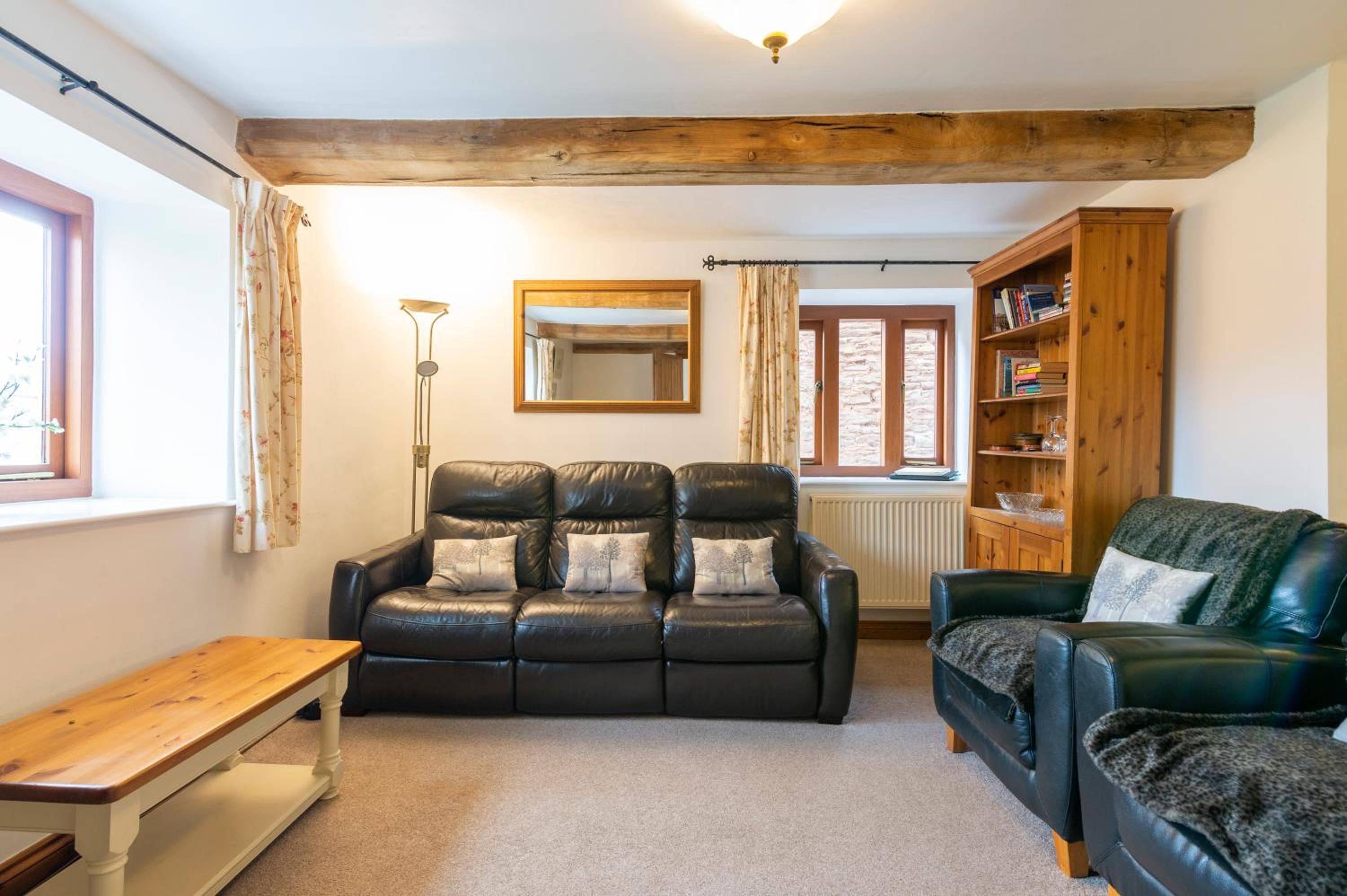 The Oast House - farm stay apartment set within 135 acres view 4