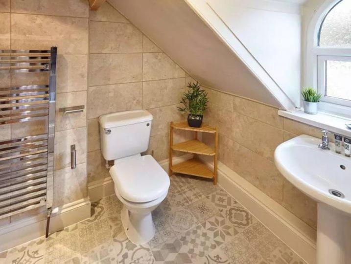 May House 3 Bedroomed House Whitby view 3