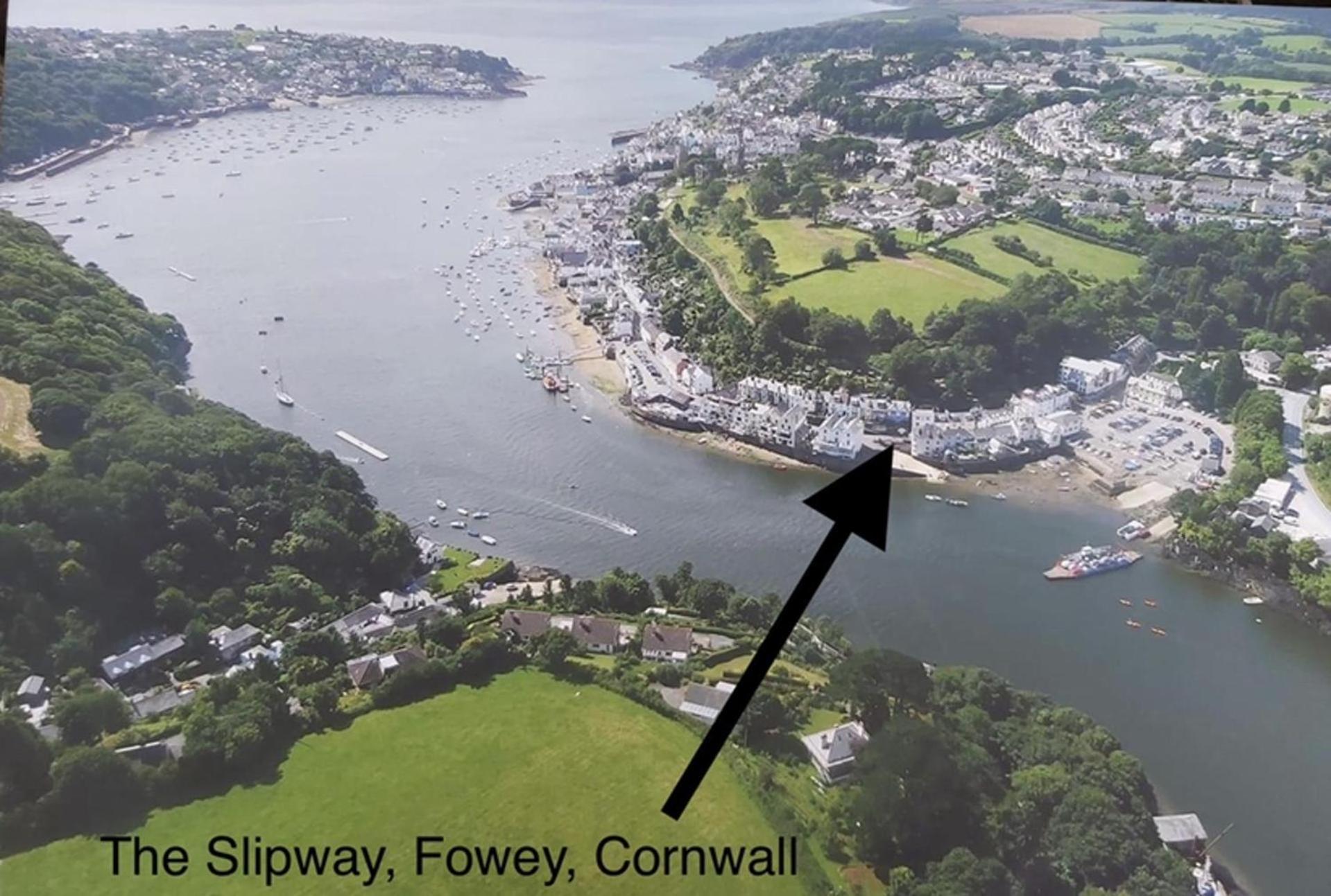 The Slipway Fowey Harbour Parking 1 Min & Garden view 3