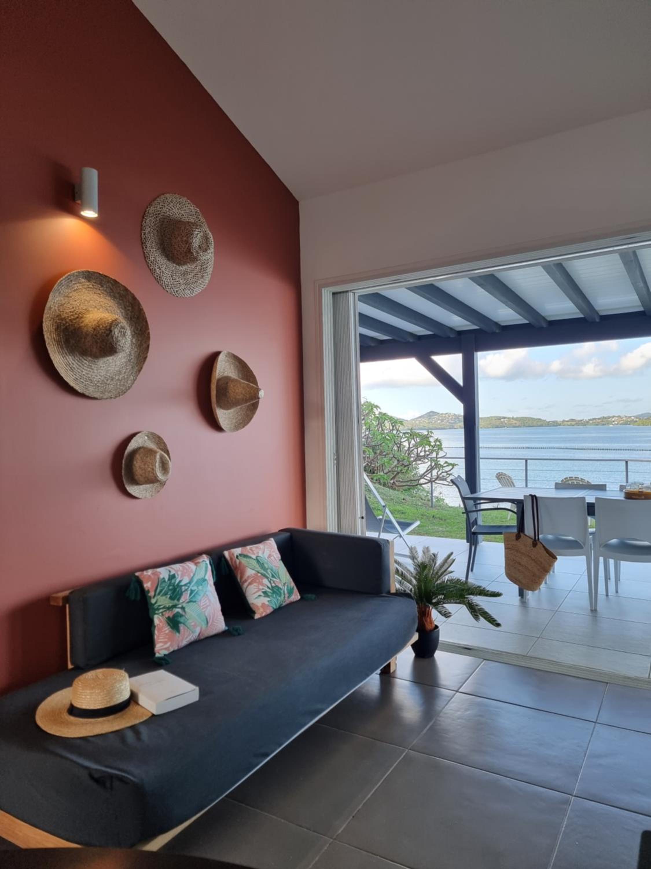 EAST KEYS - Lucy's Bay