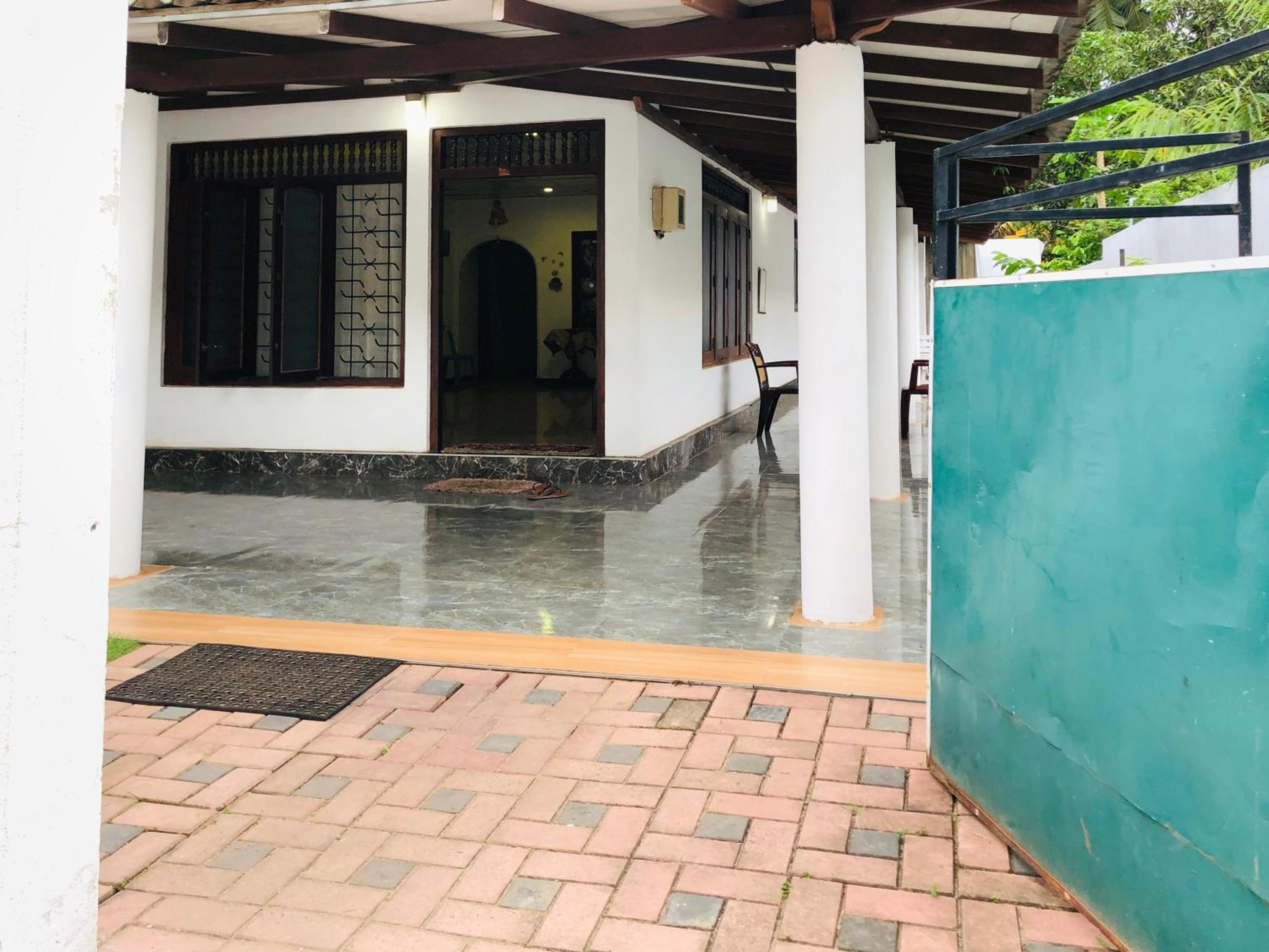 Saki Villa, boat tours & sea food with rotti