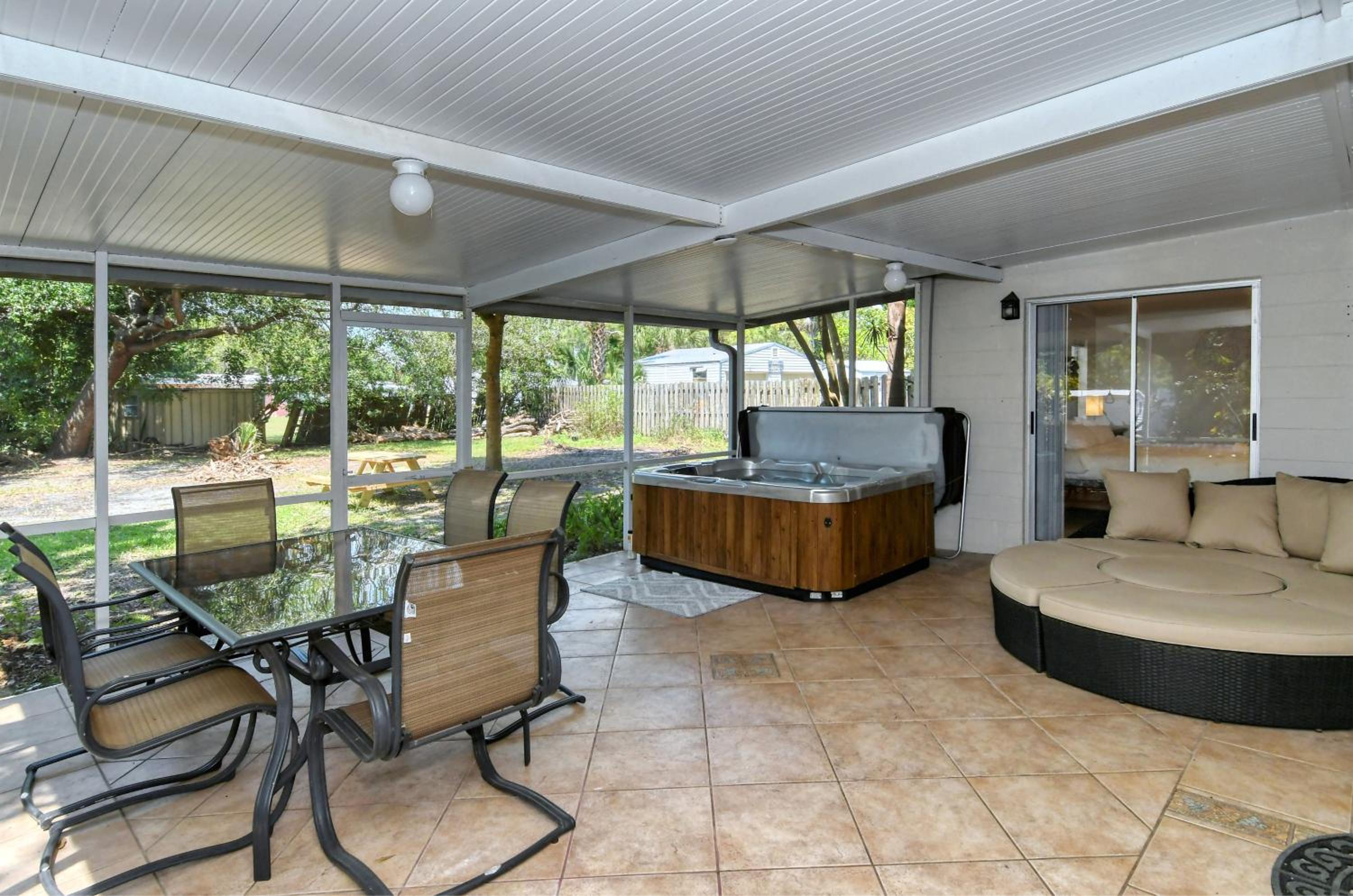 Hotel Walk to Beach, Restaurants, Shopping/Hot Tub! - Image 1