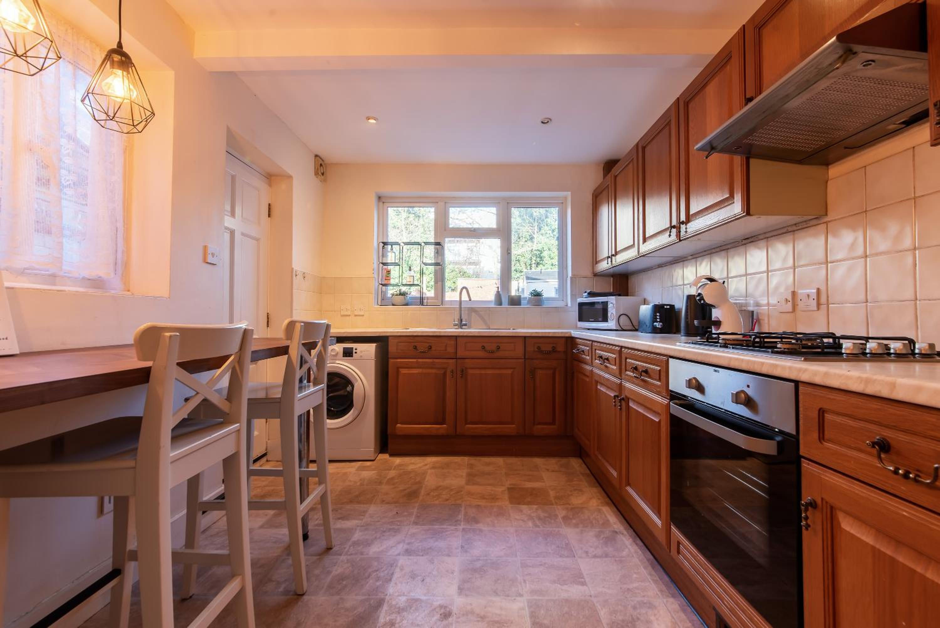 Springfield Place - 3 Bed Stay - Family & Contractor Stay Reading with Parking view 3