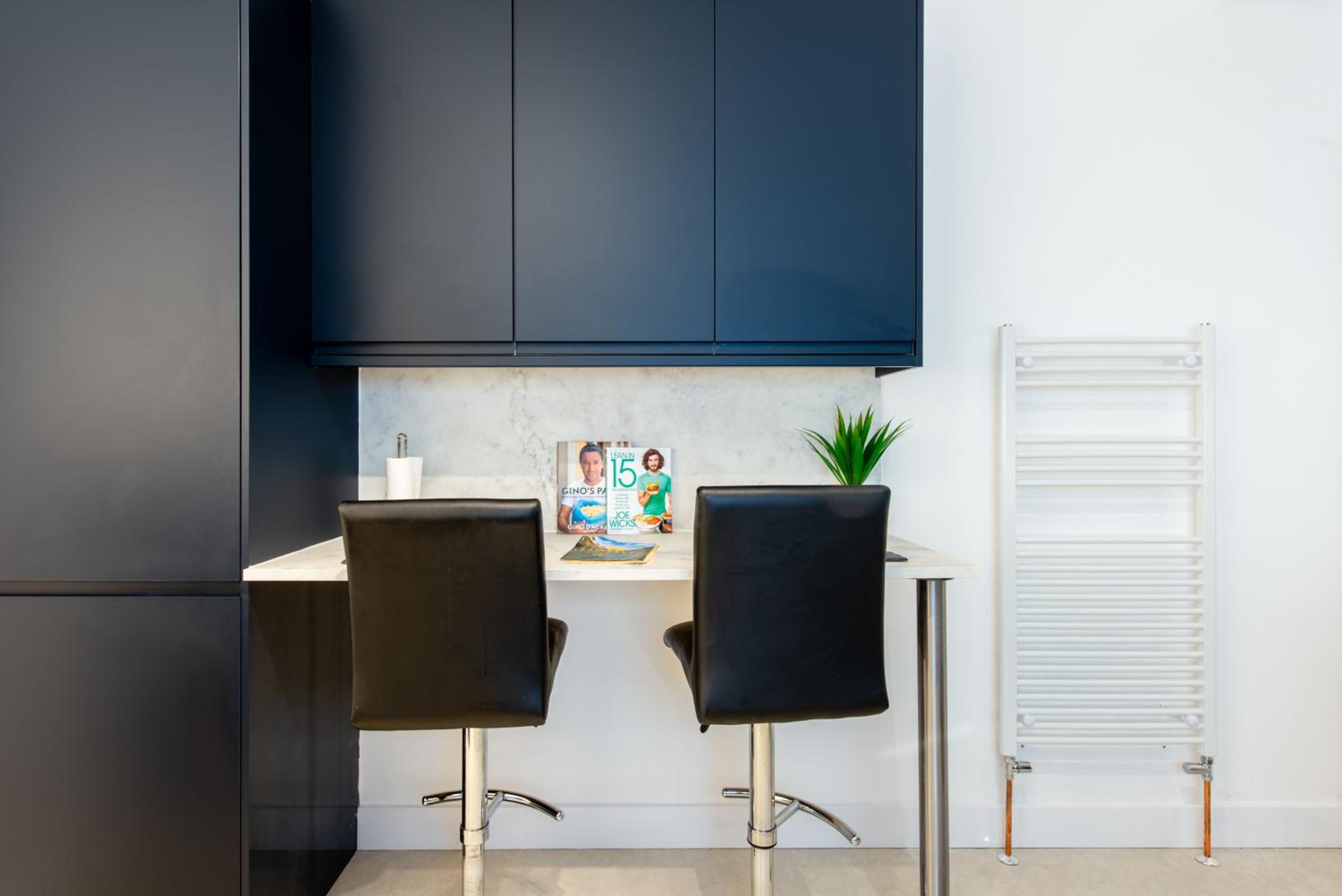 Luxe Maisonette- Parking, 4K TVs view 3