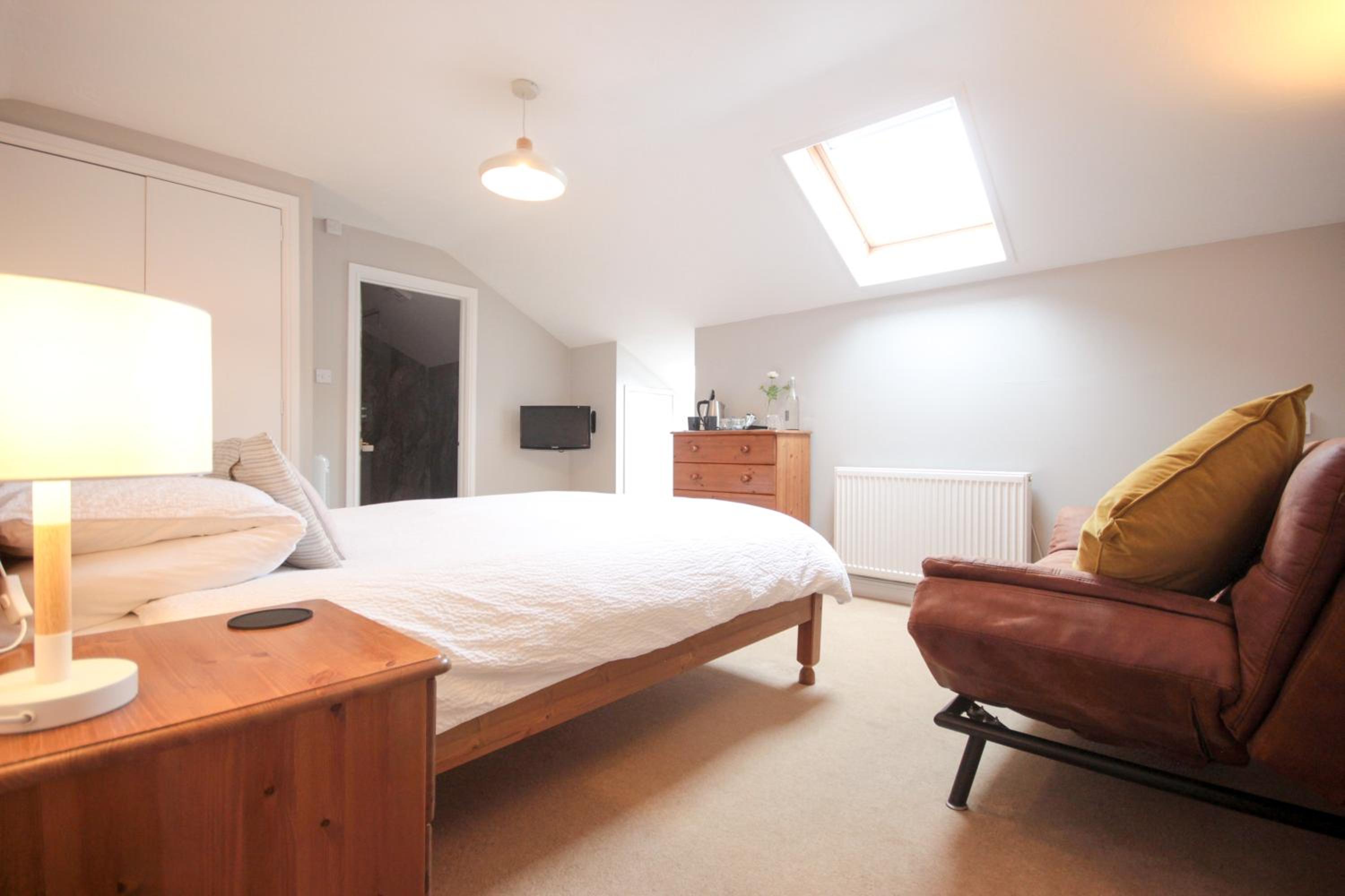 Ilminster Vacations - The Five Dials Inn - Property Image 44