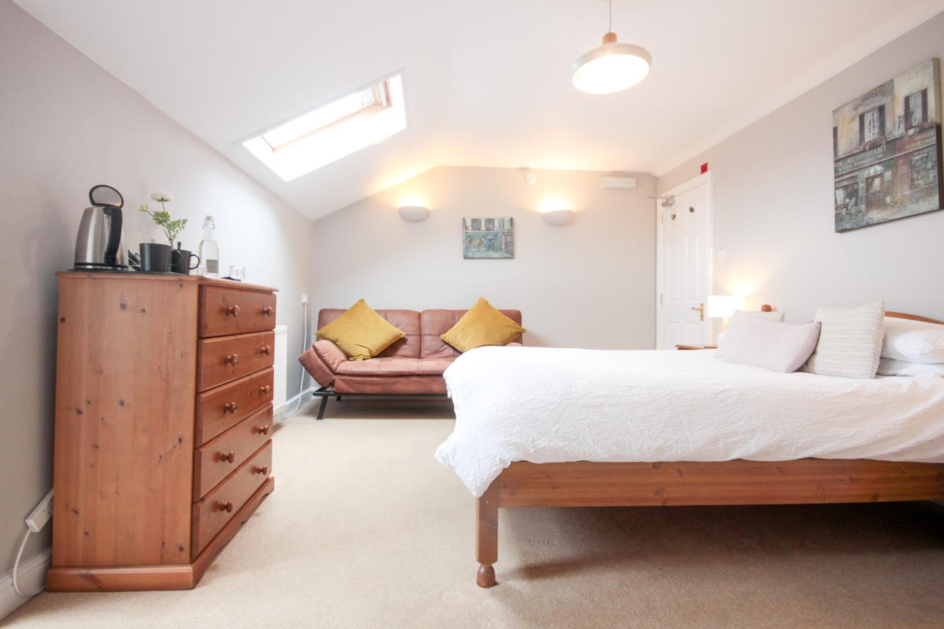 Ilminster Vacations - The Five Dials Inn - Property Image 43