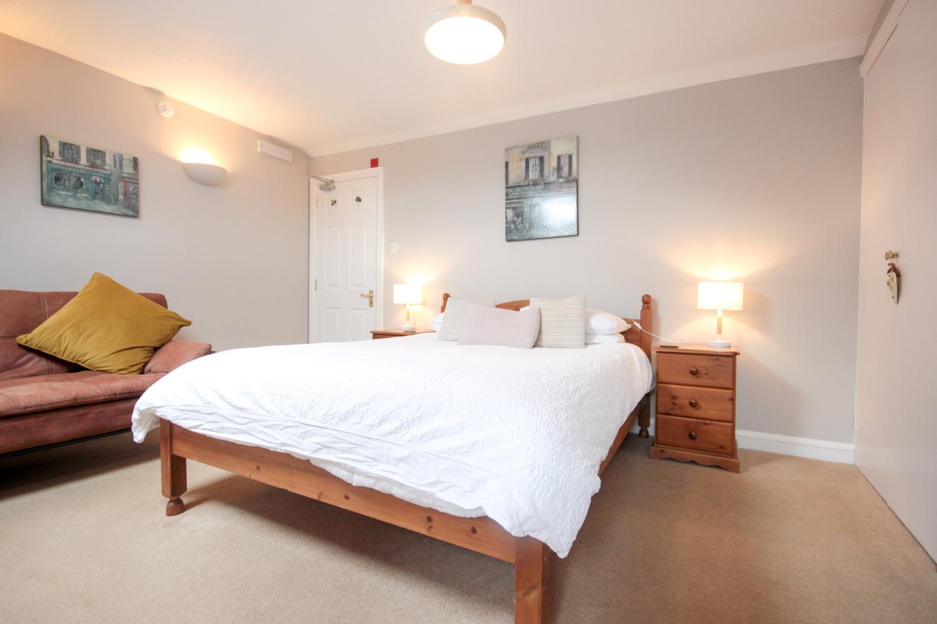 Ilminster Vacations - The Five Dials Inn - Property Image 42