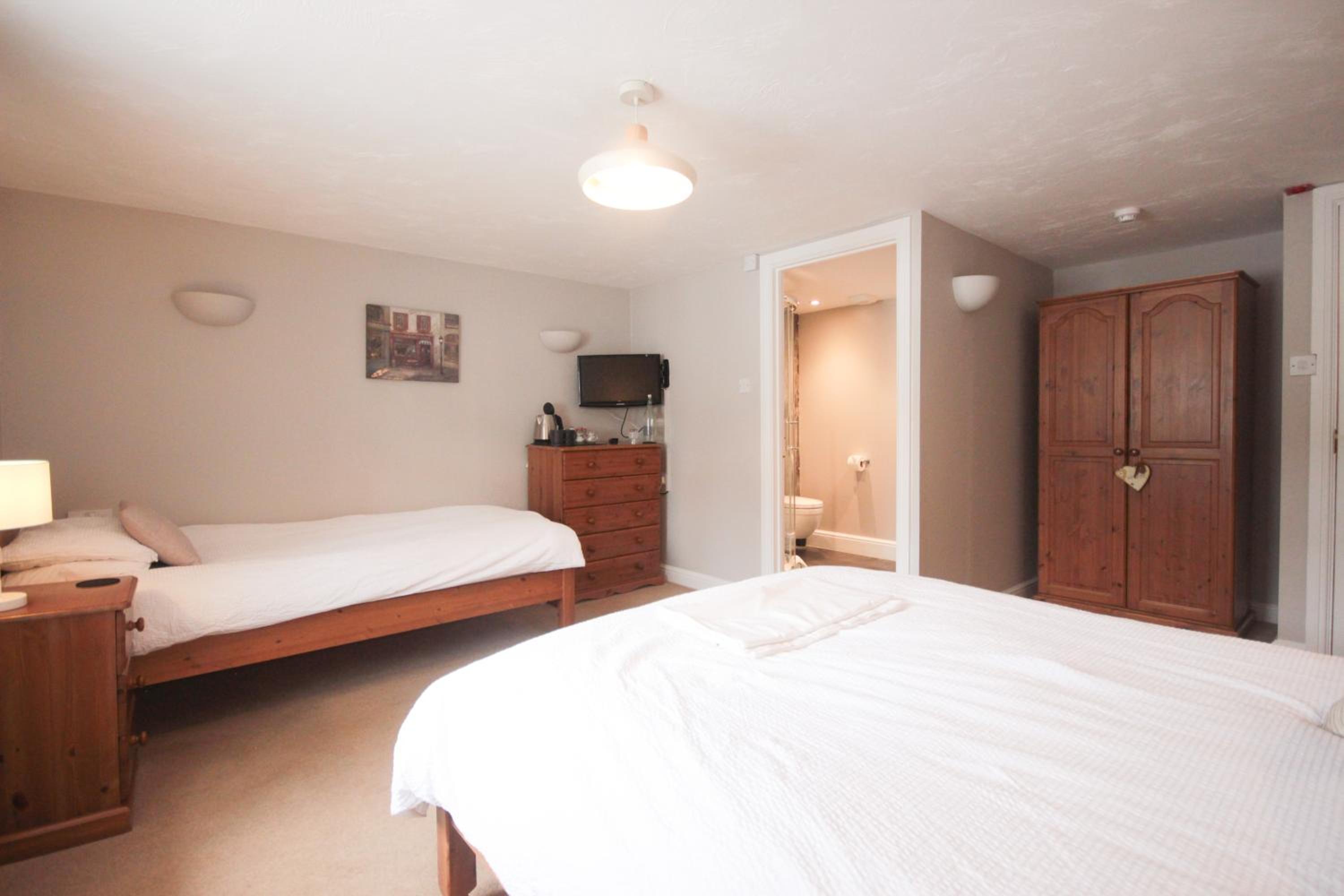 Ilminster Vacations - The Five Dials Inn - Property Image 46
