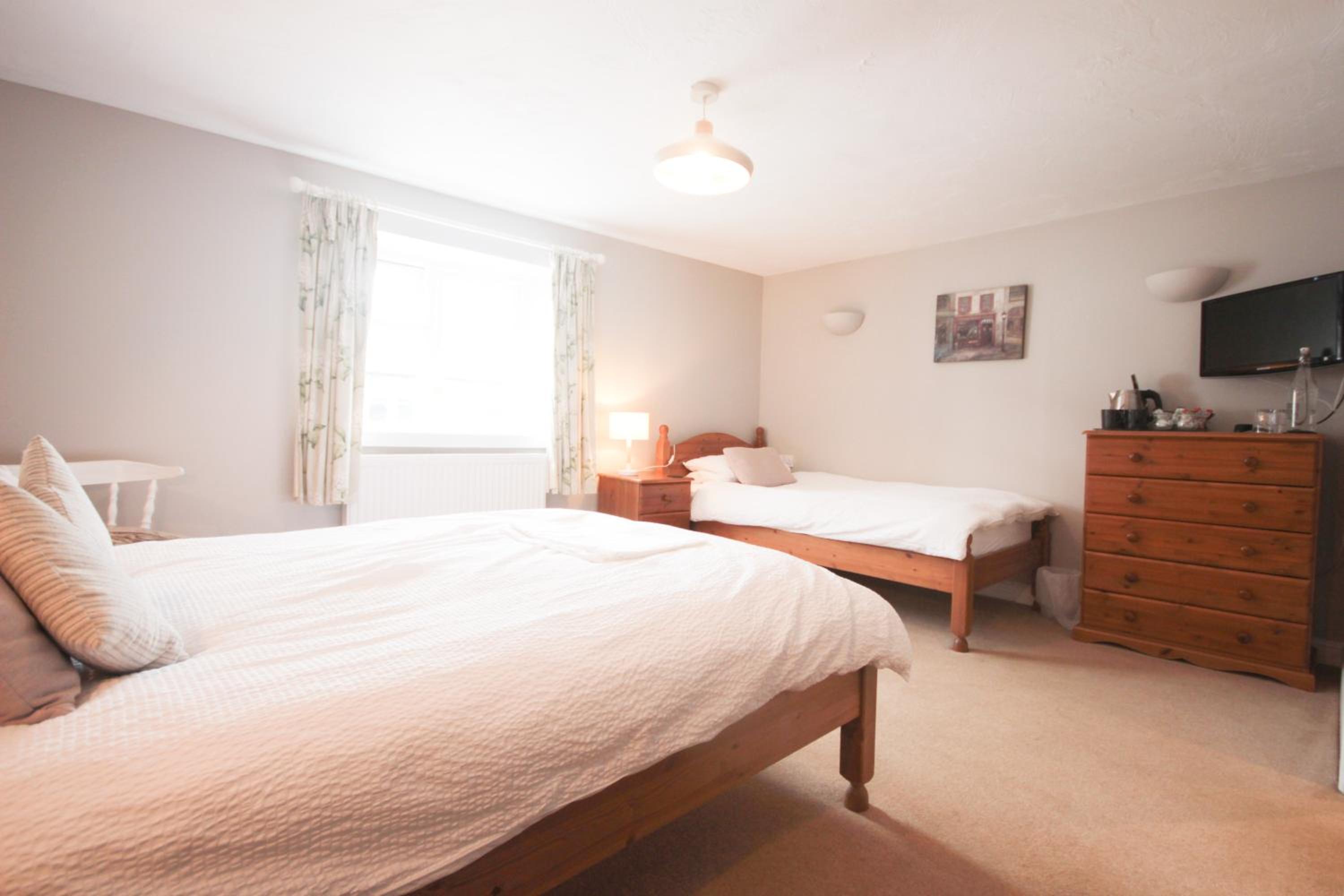 Ilminster Vacations - The Five Dials Inn - Property Image 47