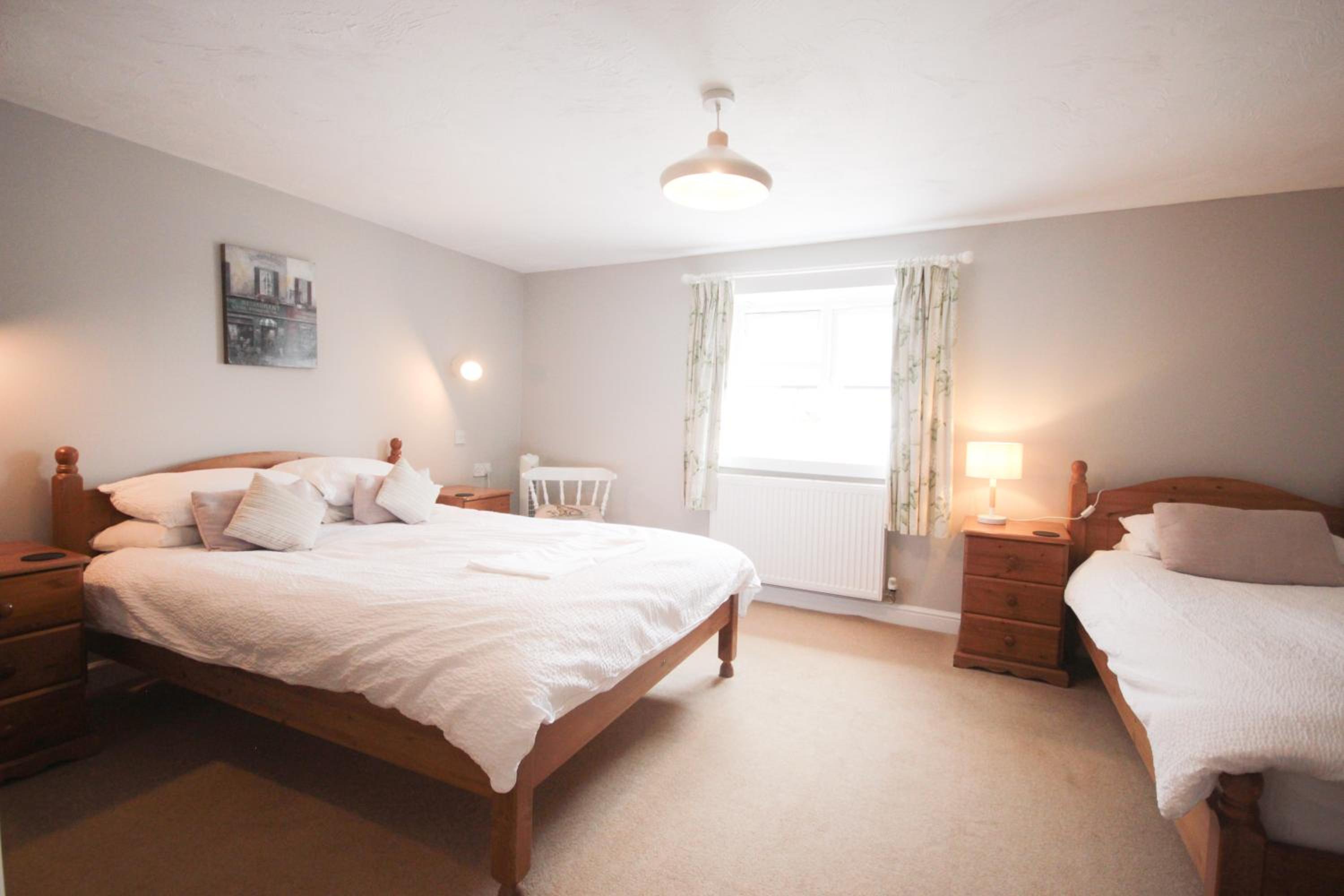 Ilminster Vacations - The Five Dials Inn - Property Image 48