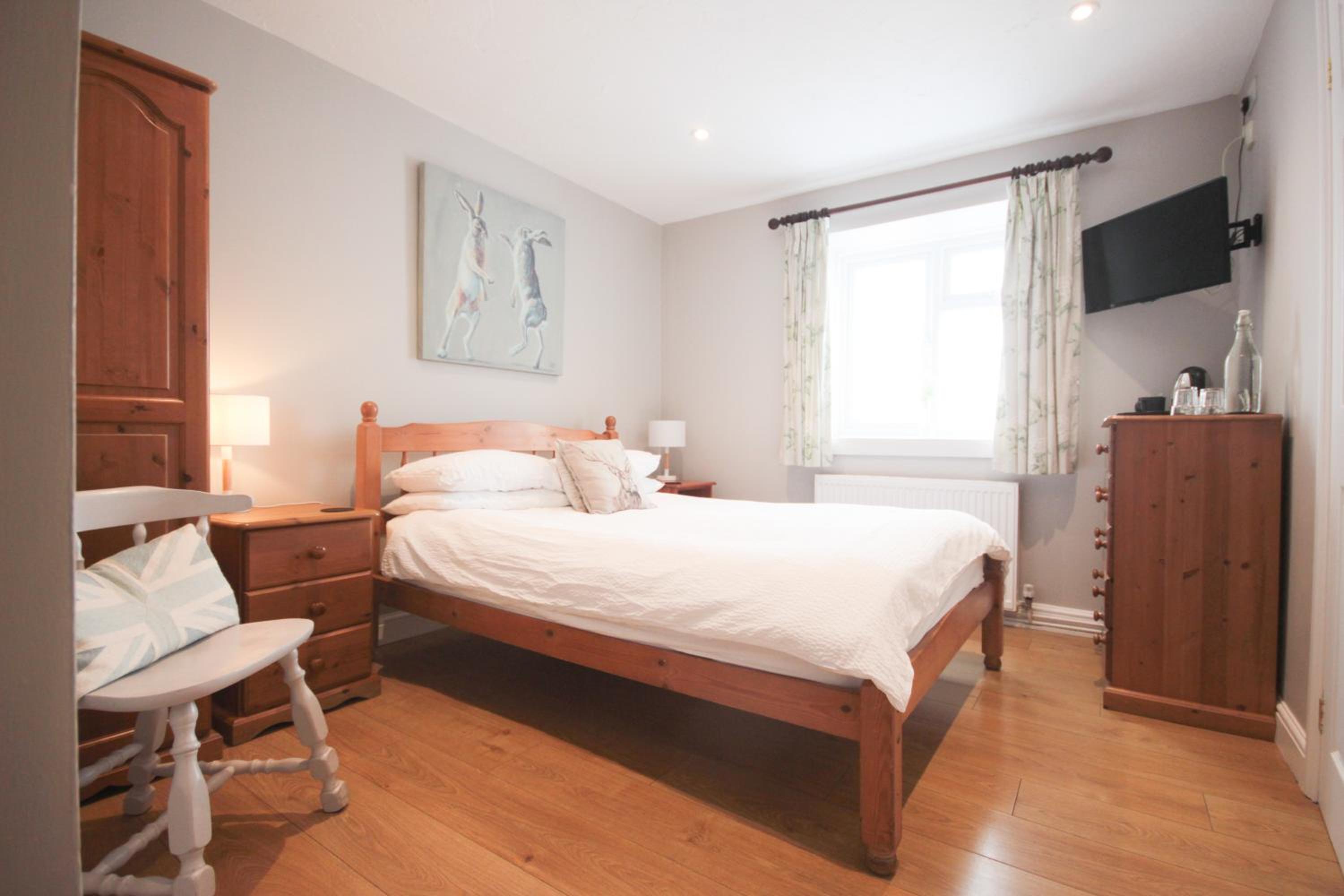 Ilminster Vacations - The Five Dials Inn - Property Image 68