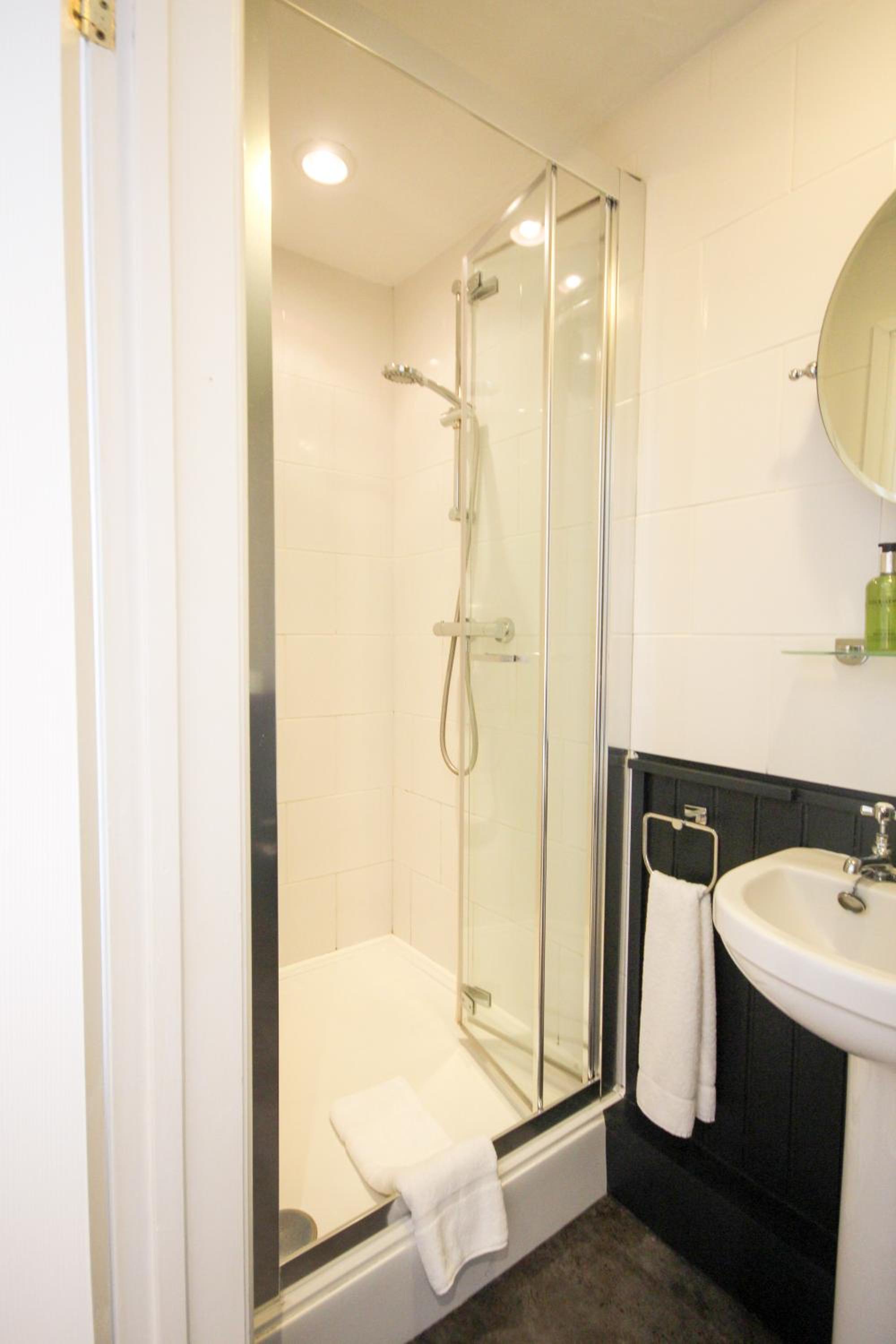 Ilminster Vacations - The Five Dials Inn - Property Image 64