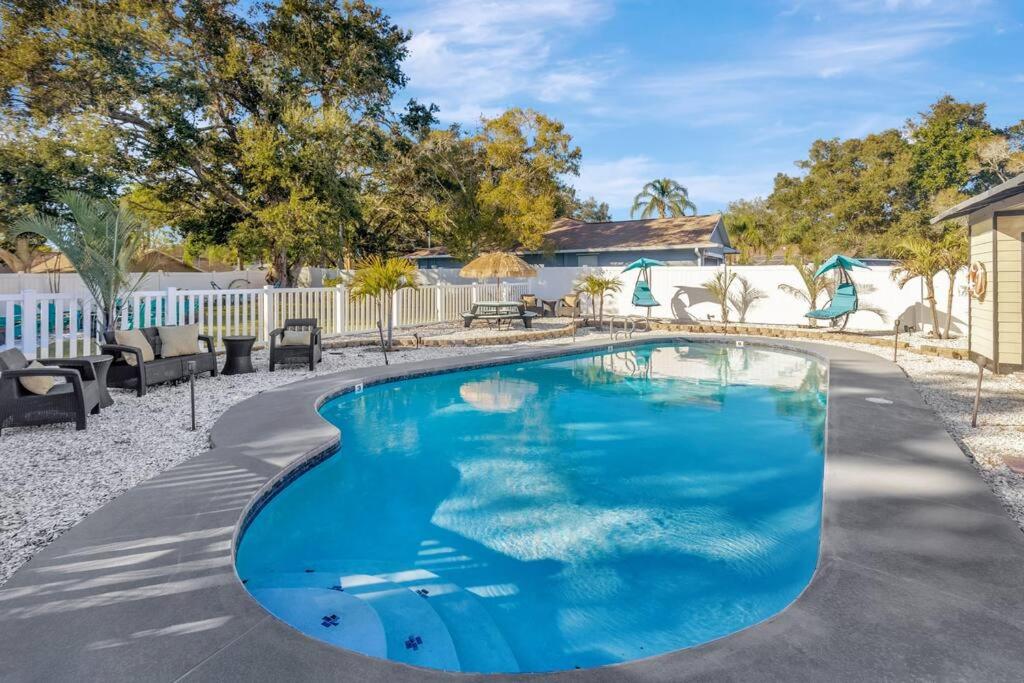 Huge 8BR wHTD Pool Ensuites Games Near Beach view 3