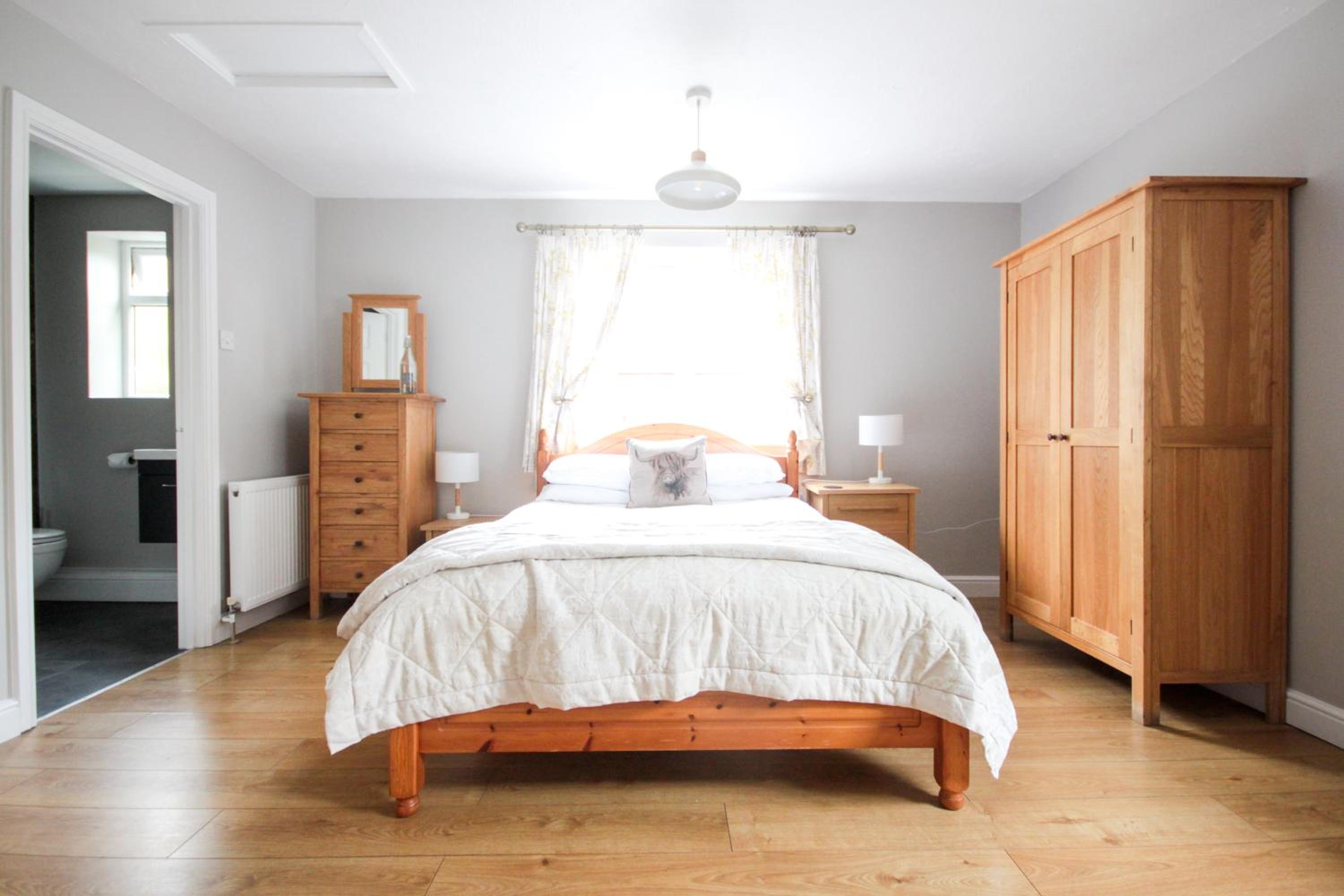 Ilminster Vacations - The Five Dials Inn - Property Image 18
