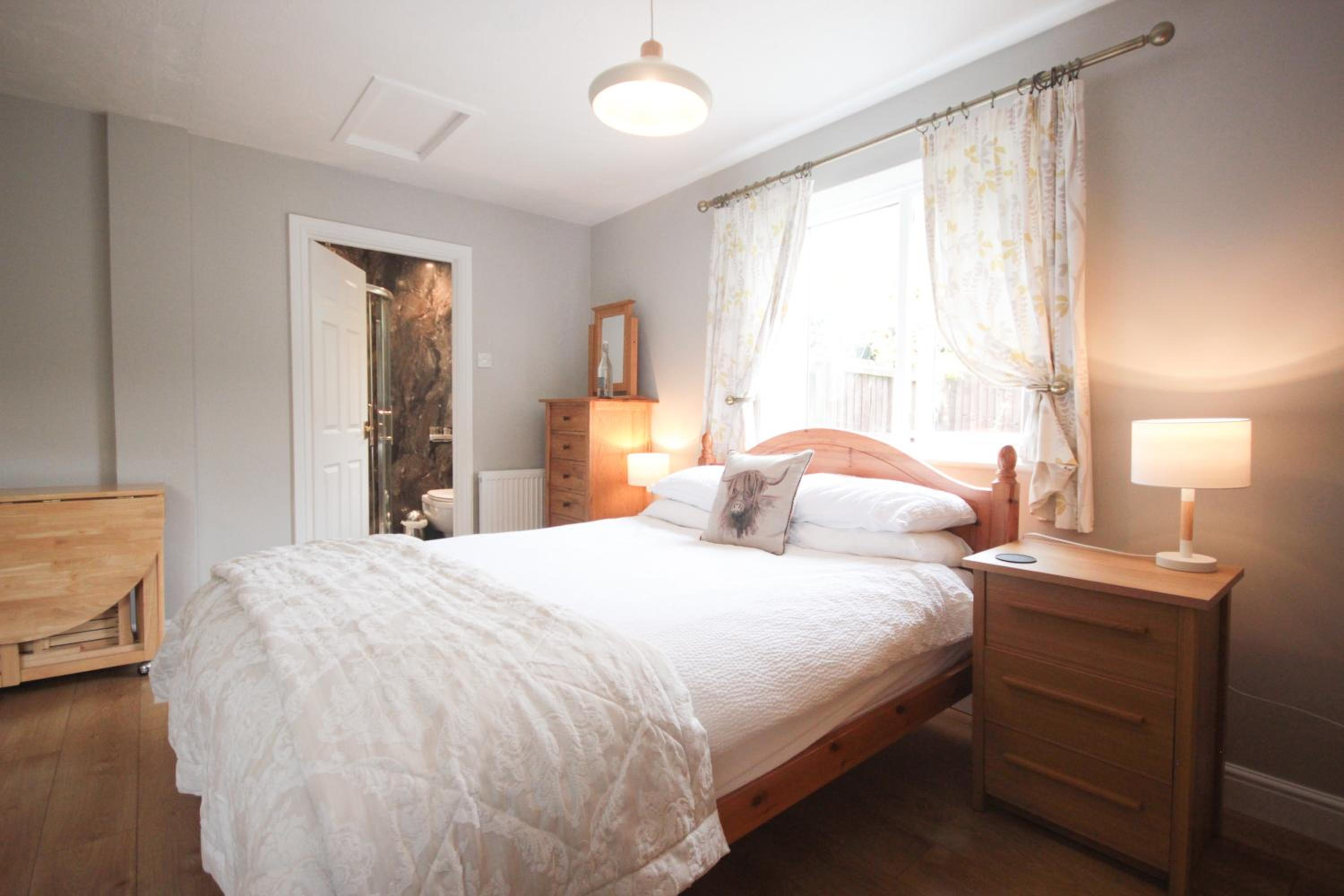 Ilminster Vacations - The Five Dials Inn - Property Image 17