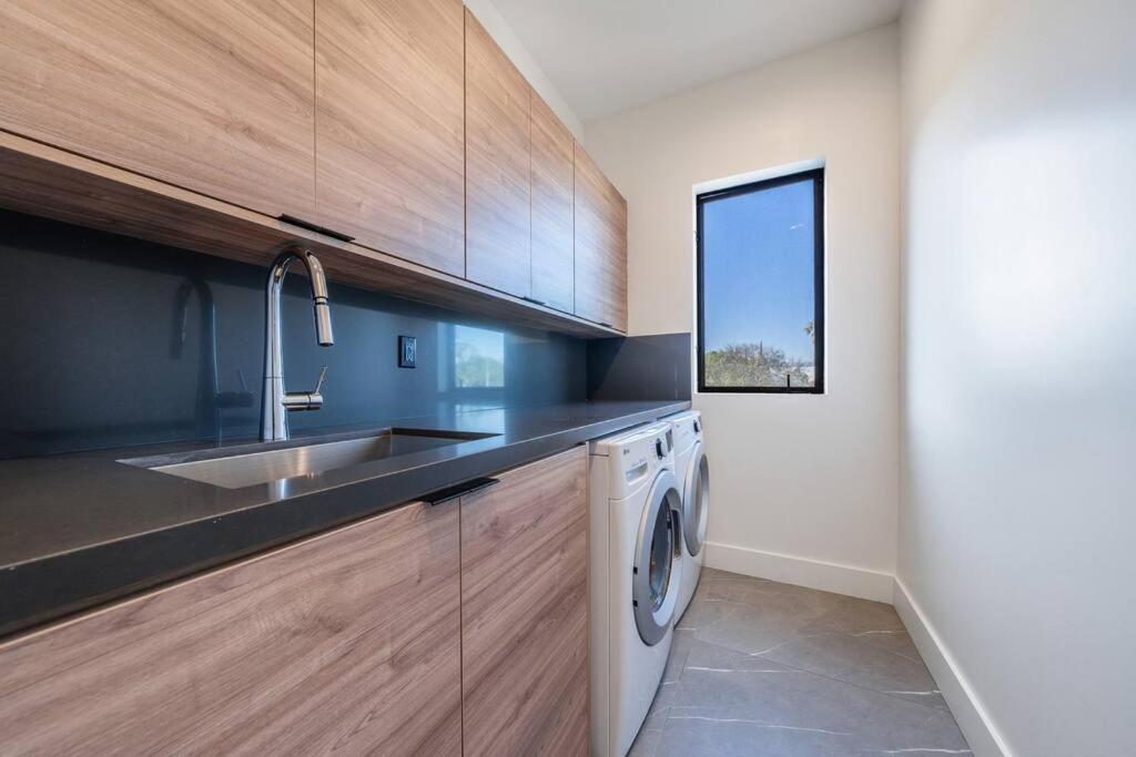 BEDFORD VILLA 6BEDROOMS - BEST LOCATION