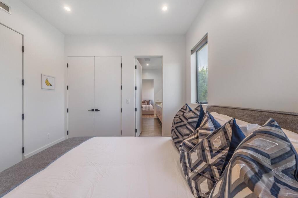 BEDFORD VILLA 6BEDROOMS - BEST LOCATION