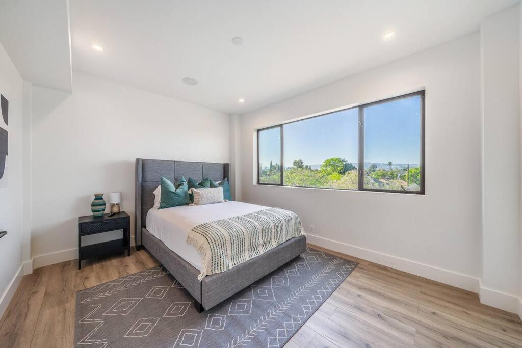 BEDFORD VILLA 6BEDROOMS - BEST LOCATION