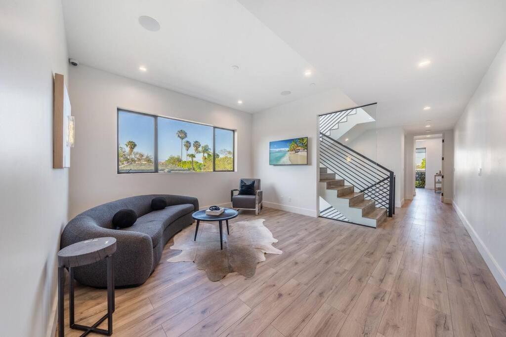 BEDFORD VILLA 6BEDROOMS - BEST LOCATION