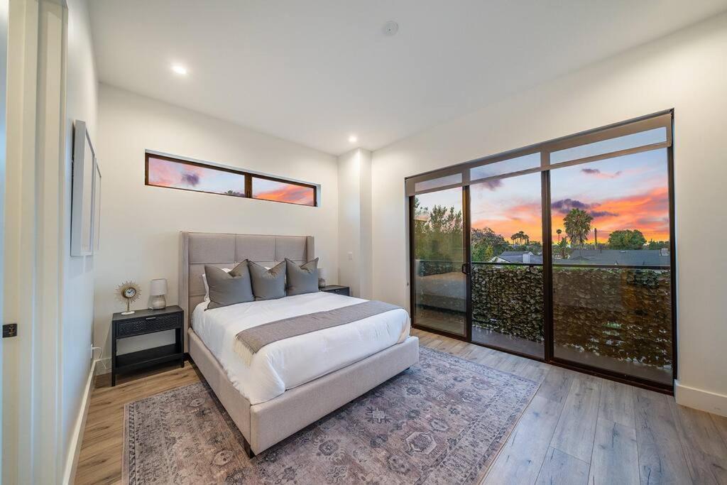 BEDFORD VILLA 6BEDROOMS - BEST LOCATION