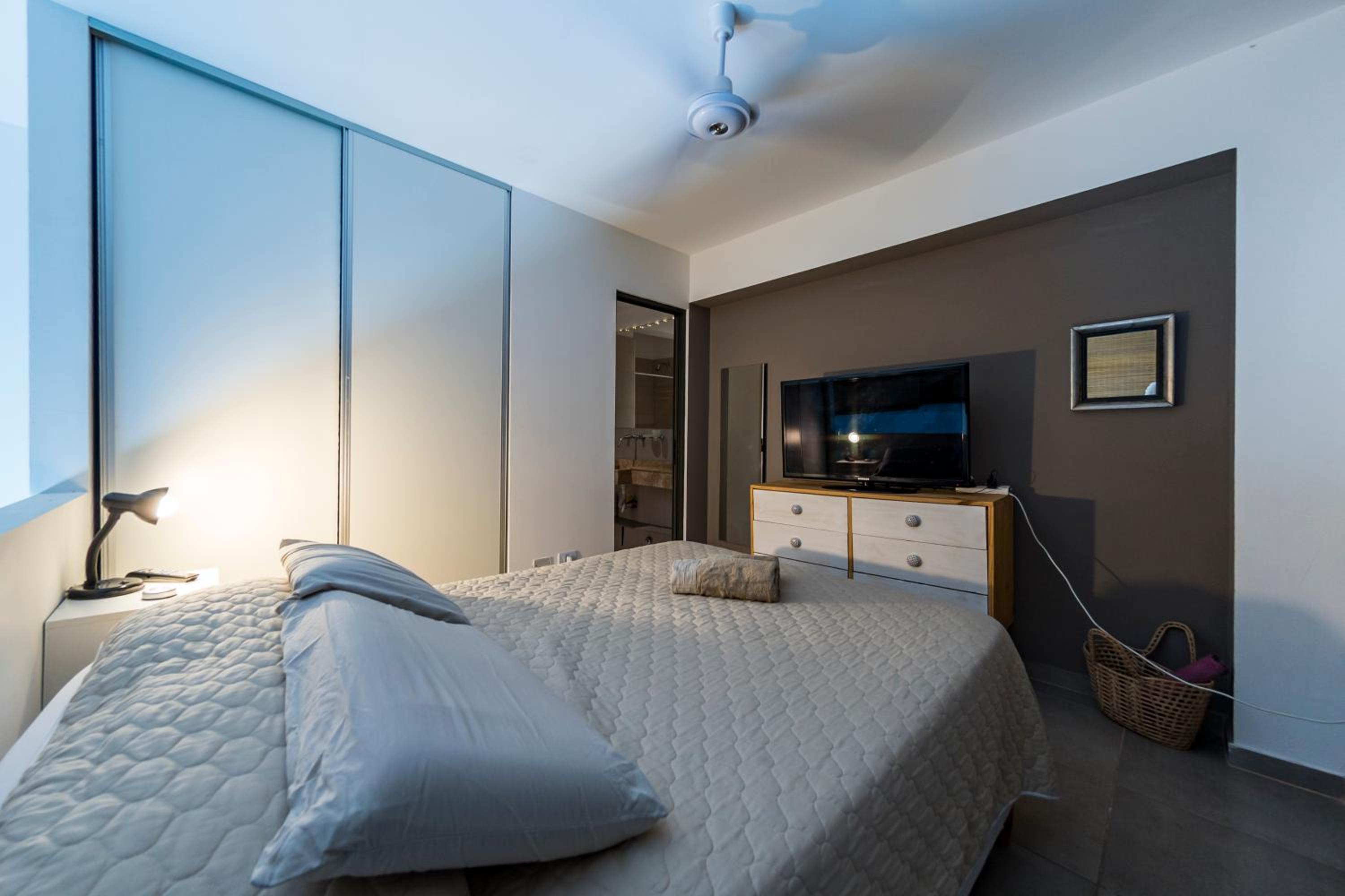 Urrutia 73 - B Alto Alberdi - Loft Elegante con Cochera para un Auto