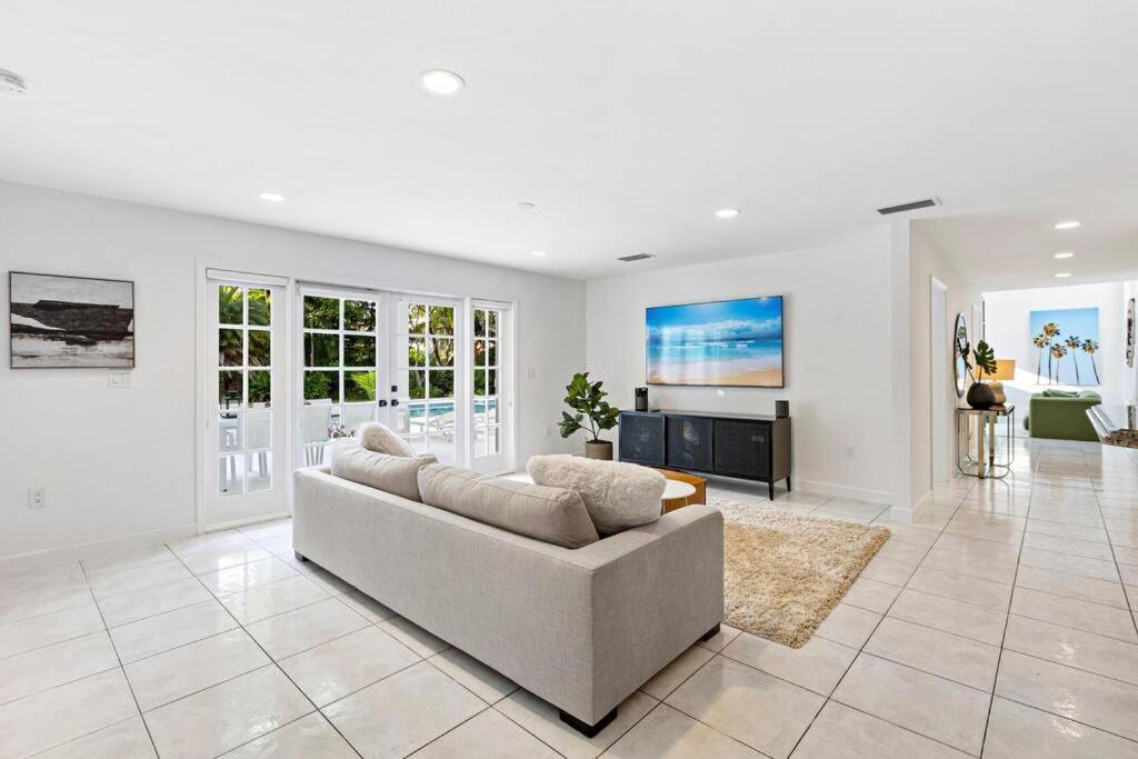 Cutler Estate! 5bdr, gated-pool! view 4