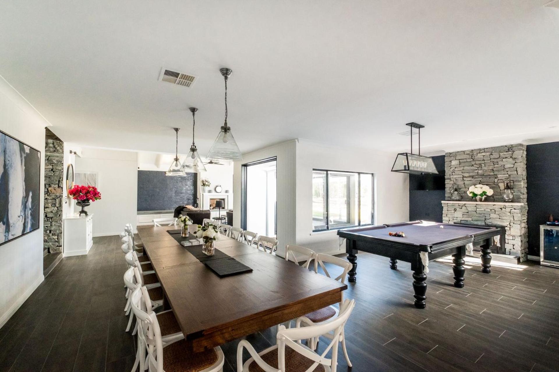 Whitevale Luxury Estate