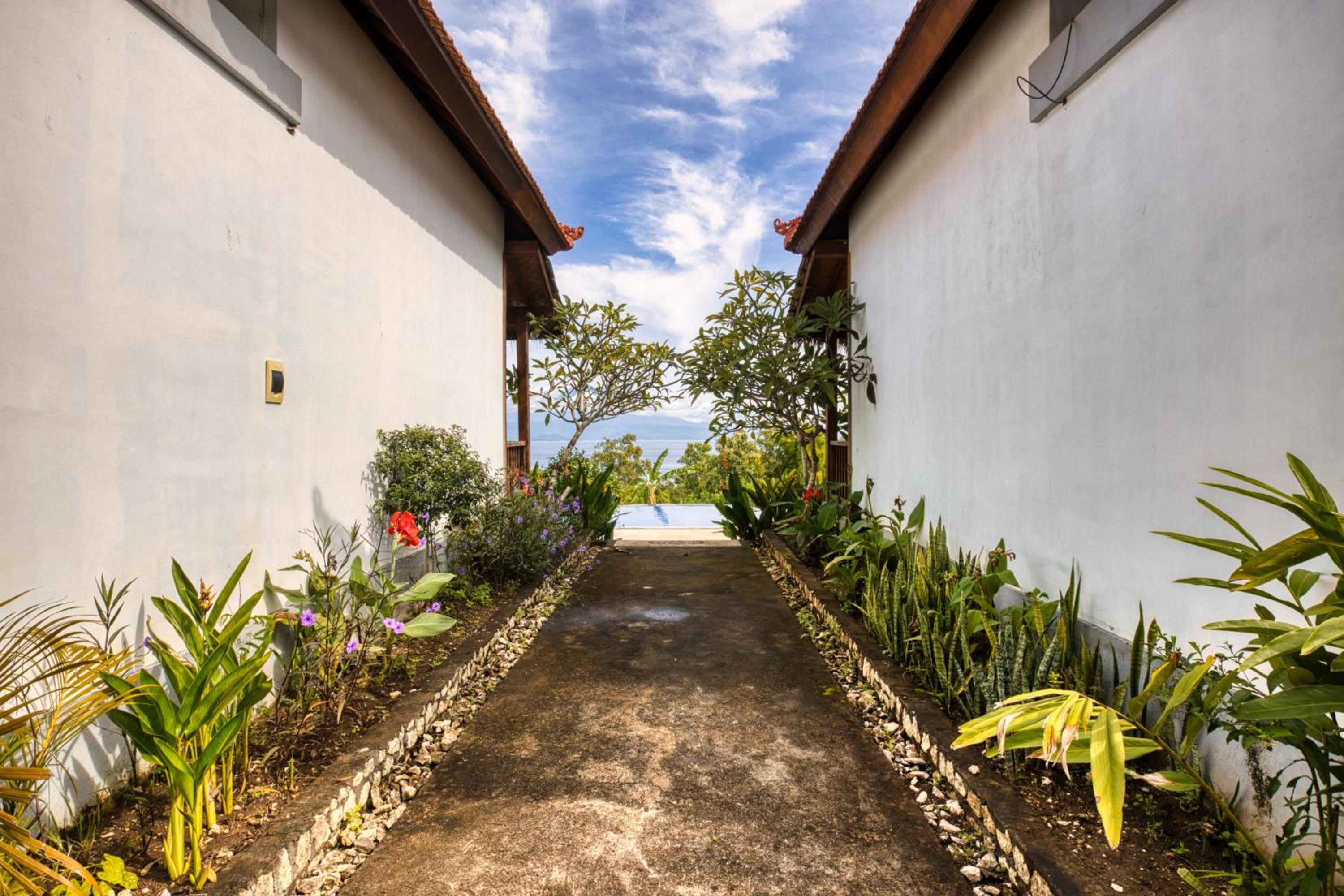 Tunjung Hill Cottage view 2