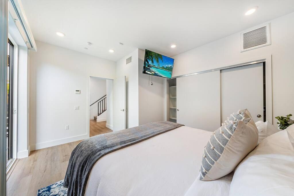 CHARMING 4BDR TOWN HOUSE