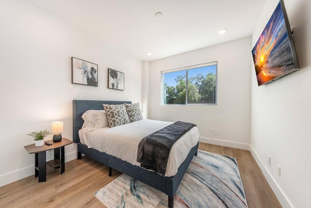 CHARMING 4BDR TOWN HOUSE