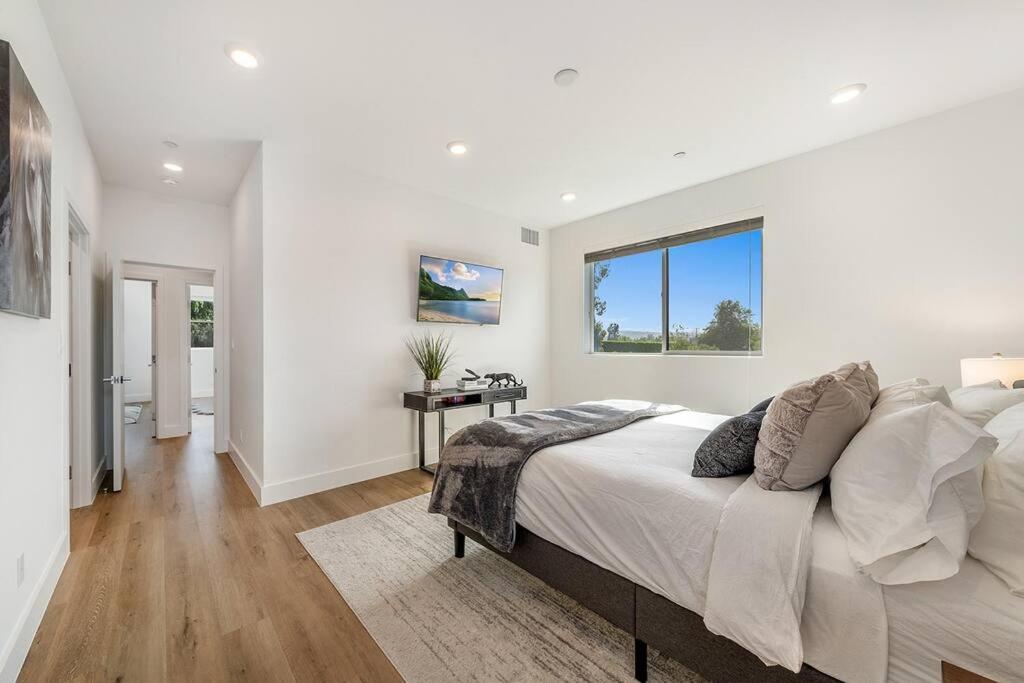 CHARMING 4BDR TOWN HOUSE