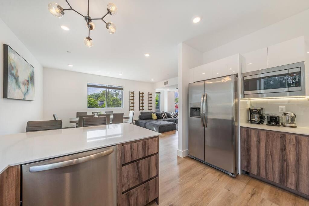 CHARMING 4BDR TOWN HOUSE