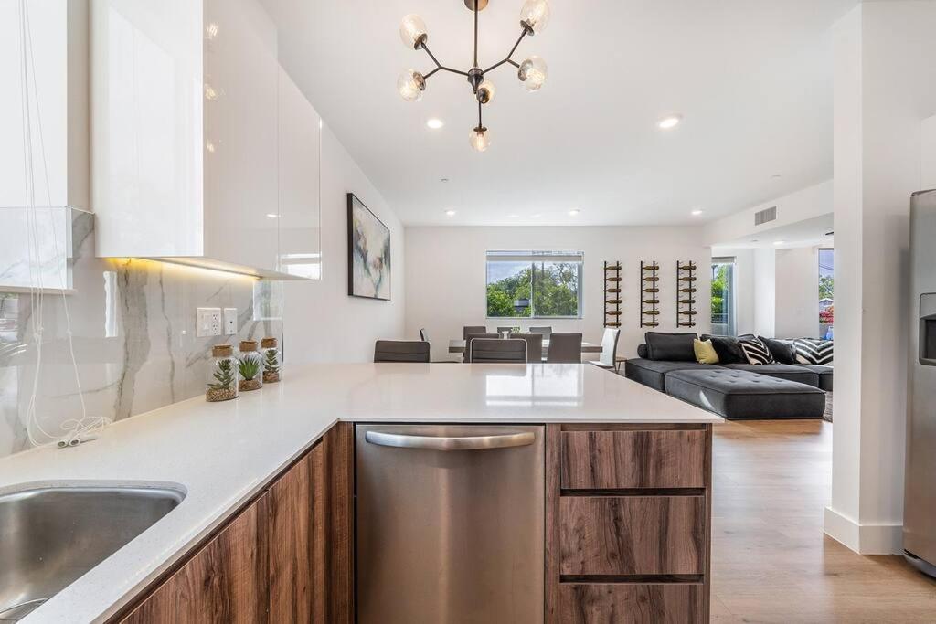 CHARMING 4BDR TOWN HOUSE