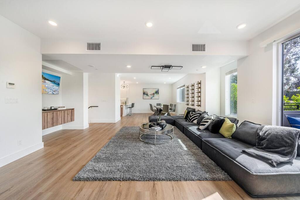 CHARMING 4BDR TOWN HOUSE
